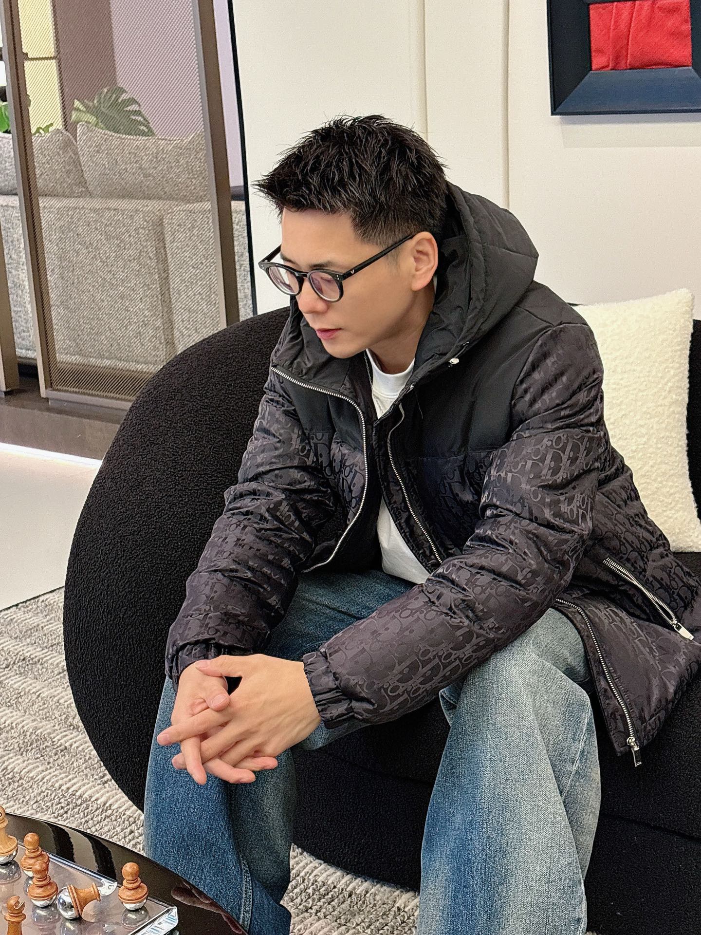 迪奥 官网款2025秋冬新款羽绒服。这款号称羽绒服届最高端的，全部90绒的三标齐全带着经典的Logo组合