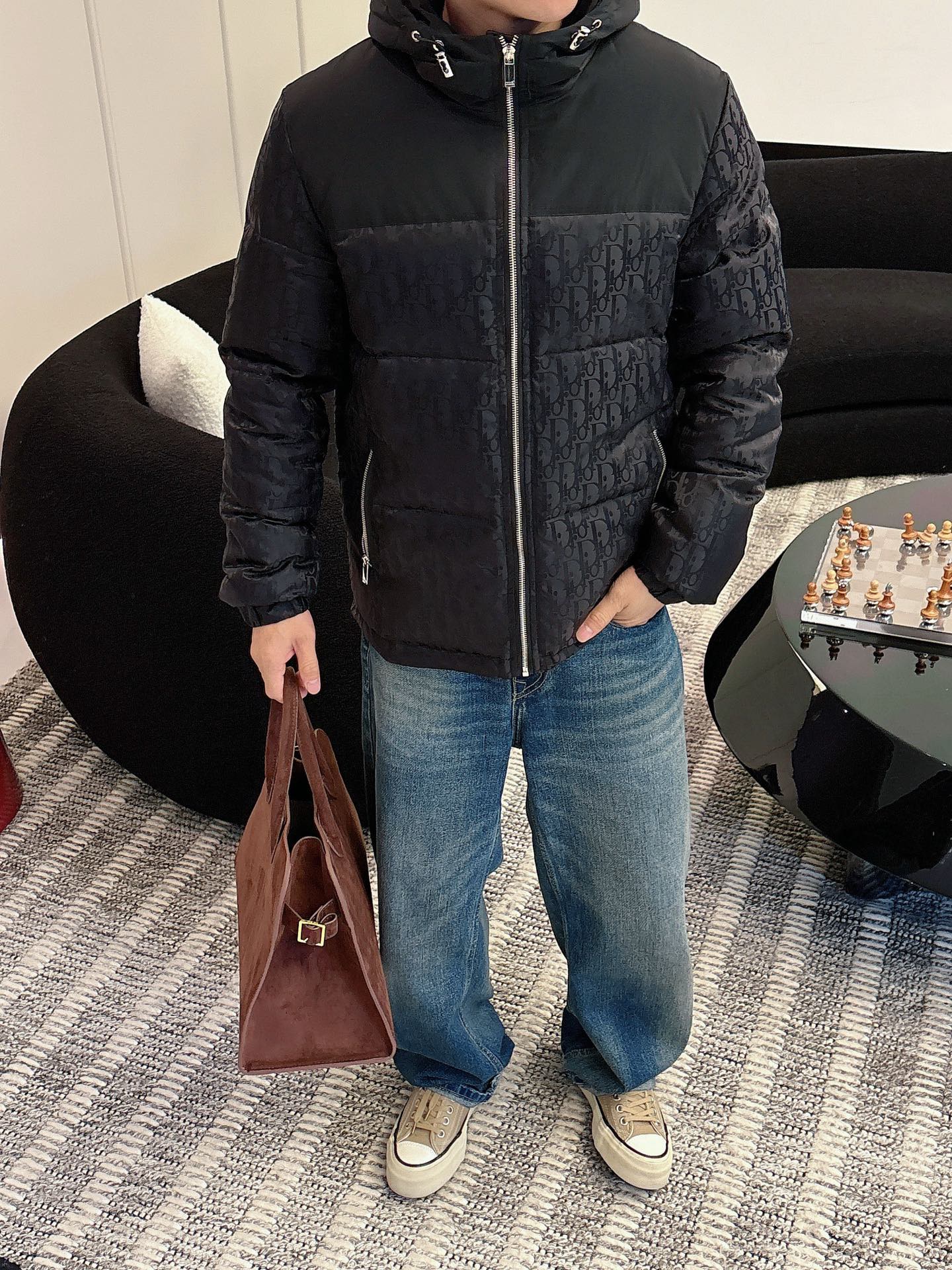 迪奥 官网款2025秋冬新款羽绒服。这款号称羽绒服届最高端的，全部90绒的三标齐全带着经典的Logo组合