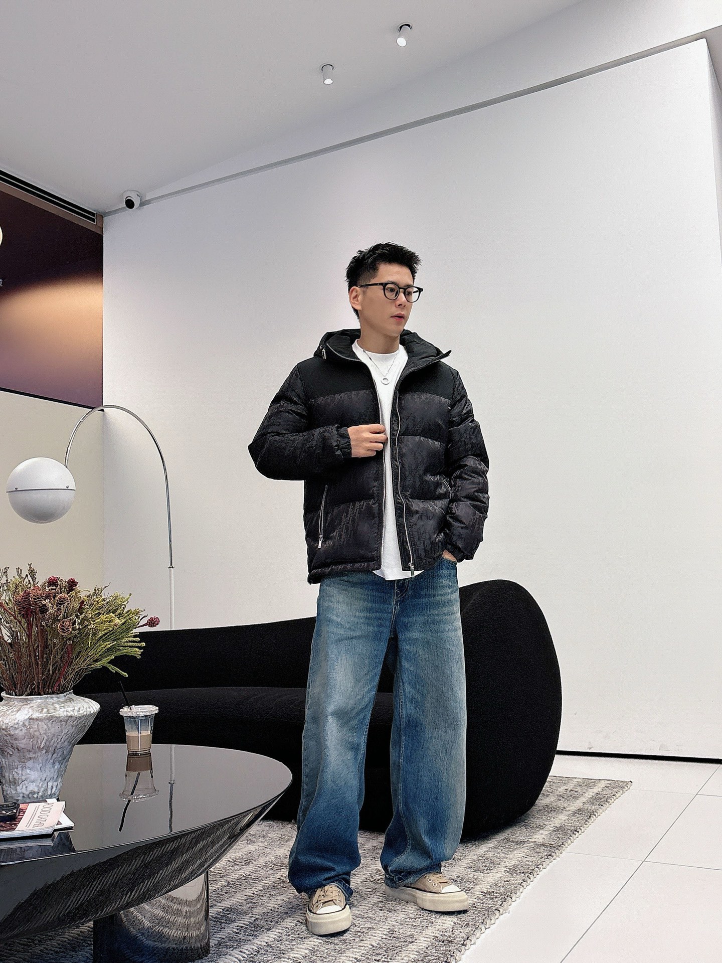 迪奥 官网款2025秋冬新款羽绒服。这款号称羽绒服届最高端的，全部90绒的三标齐全带着经典的Logo组合