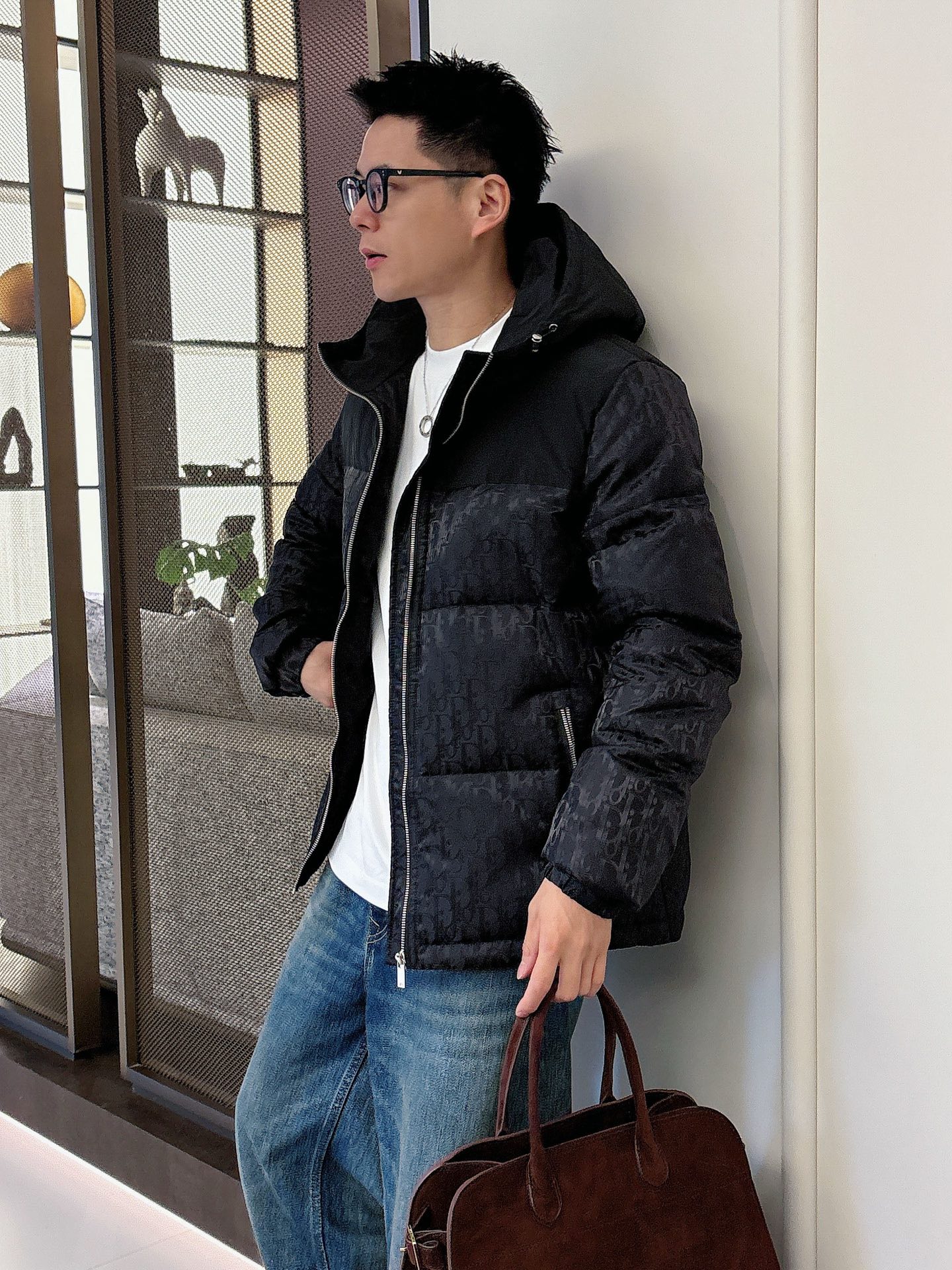 迪奥 官网款2025秋冬新款羽绒服。这款号称羽绒服届最高端的，全部90绒的三标齐全带着经典的Logo组合