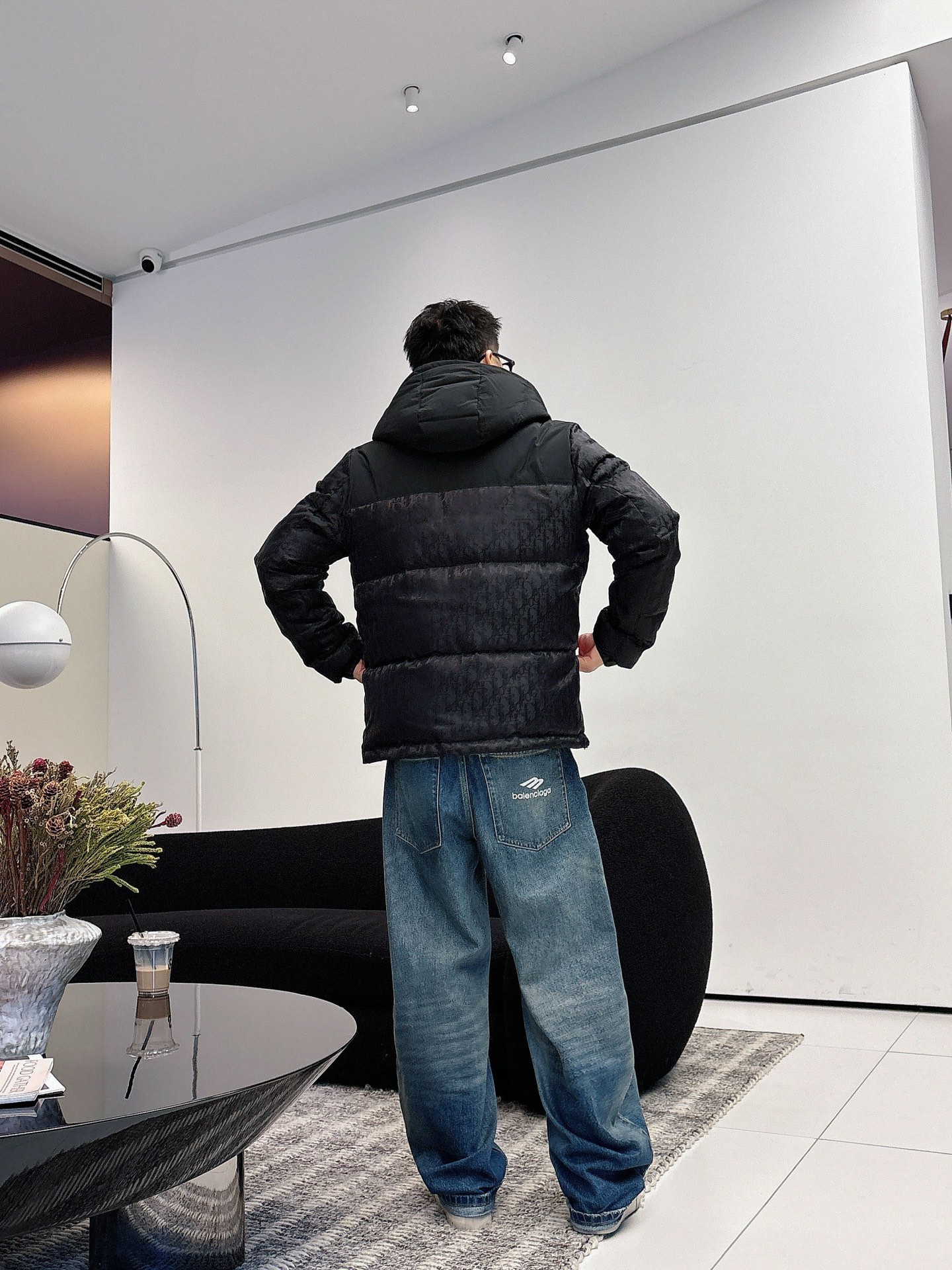 迪奥 官网款2025秋冬新款羽绒服。这款号称羽绒服届最高端的，全部90绒的三标齐全带着经典的Logo组合