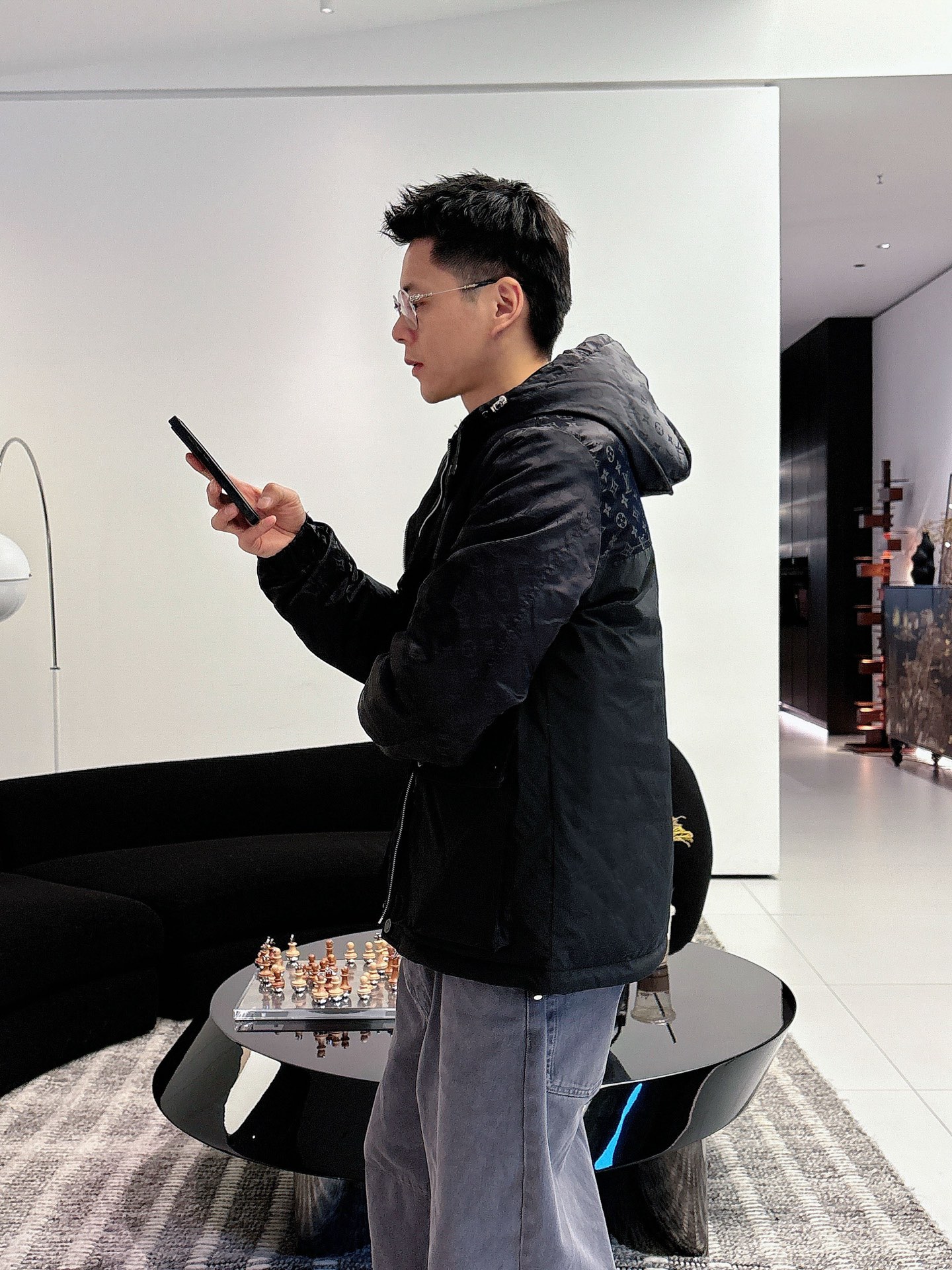 LV 官网款2025秋冬新款羽绒服。这款号称羽绒服届最高端的，全部90绒的三标齐全带着经典的Logo组合