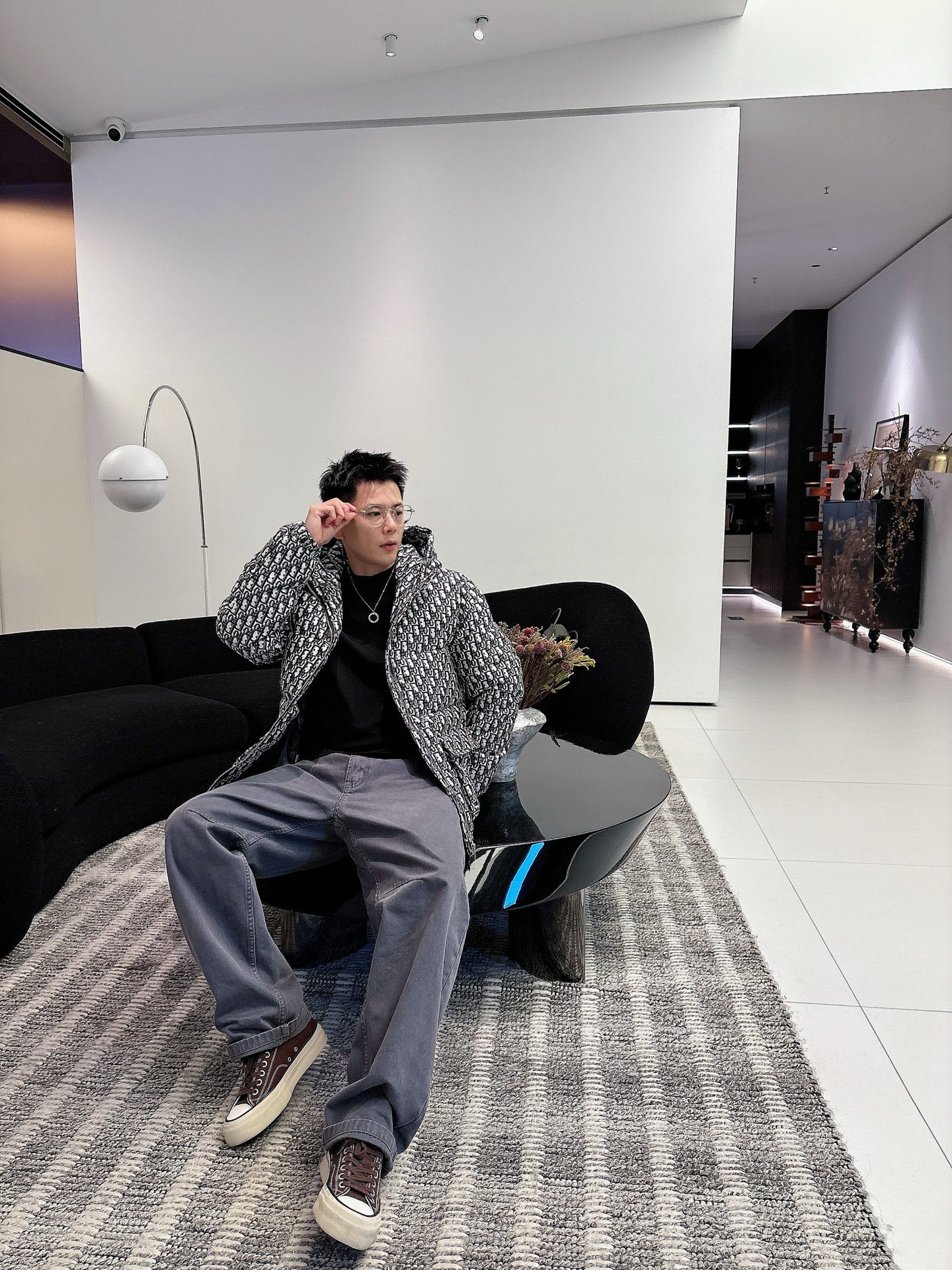 迪奥 官网款2025秋冬新款羽绒服。这款号称羽绒服届最高端的，全部90绒的三标齐全带着经典的Logo组合