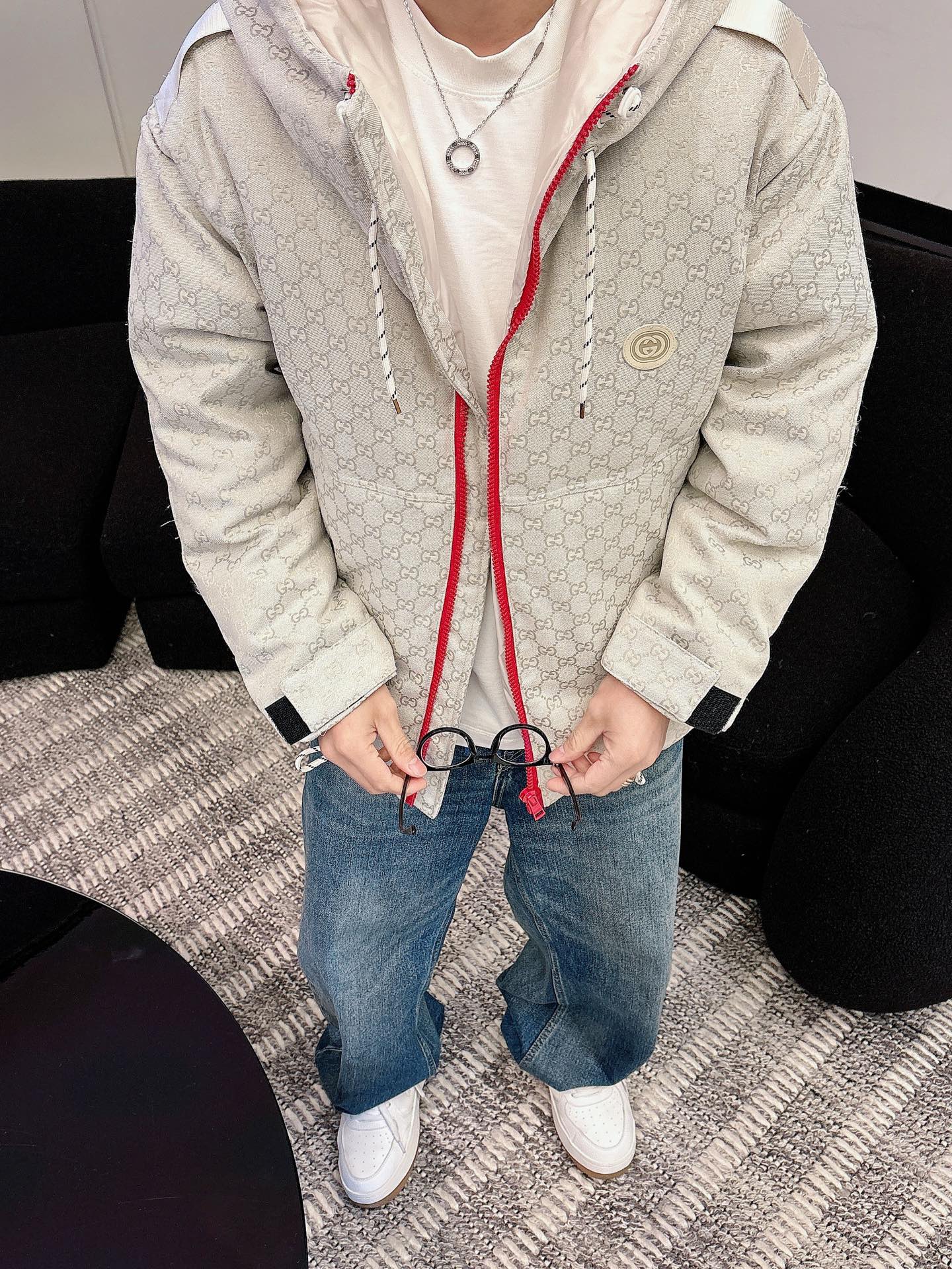 古奇 官网款2025秋冬新款羽绒服。这款号称羽绒服届最高端的，全部90绒的三标齐全带着经典的Logo组合