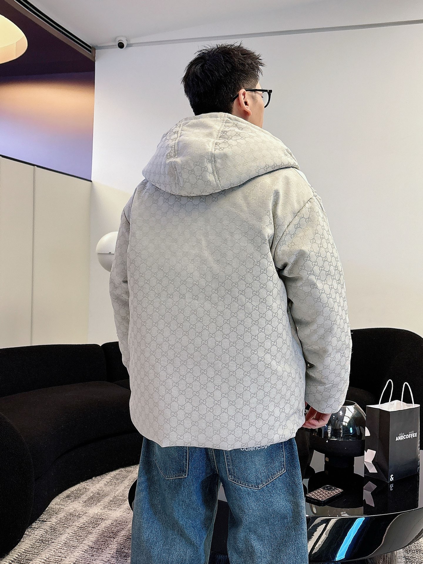 古奇 官网款2025秋冬新款羽绒服。这款号称羽绒服届最高端的，全部90绒的三标齐全带着经典的Logo组合