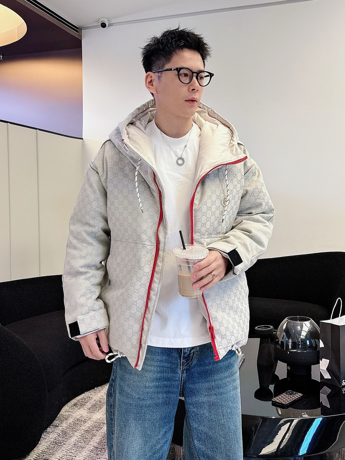 古奇 官网款2025秋冬新款羽绒服。这款号称羽绒服届最高端的，全部90绒的三标齐全带着经典的Logo组合