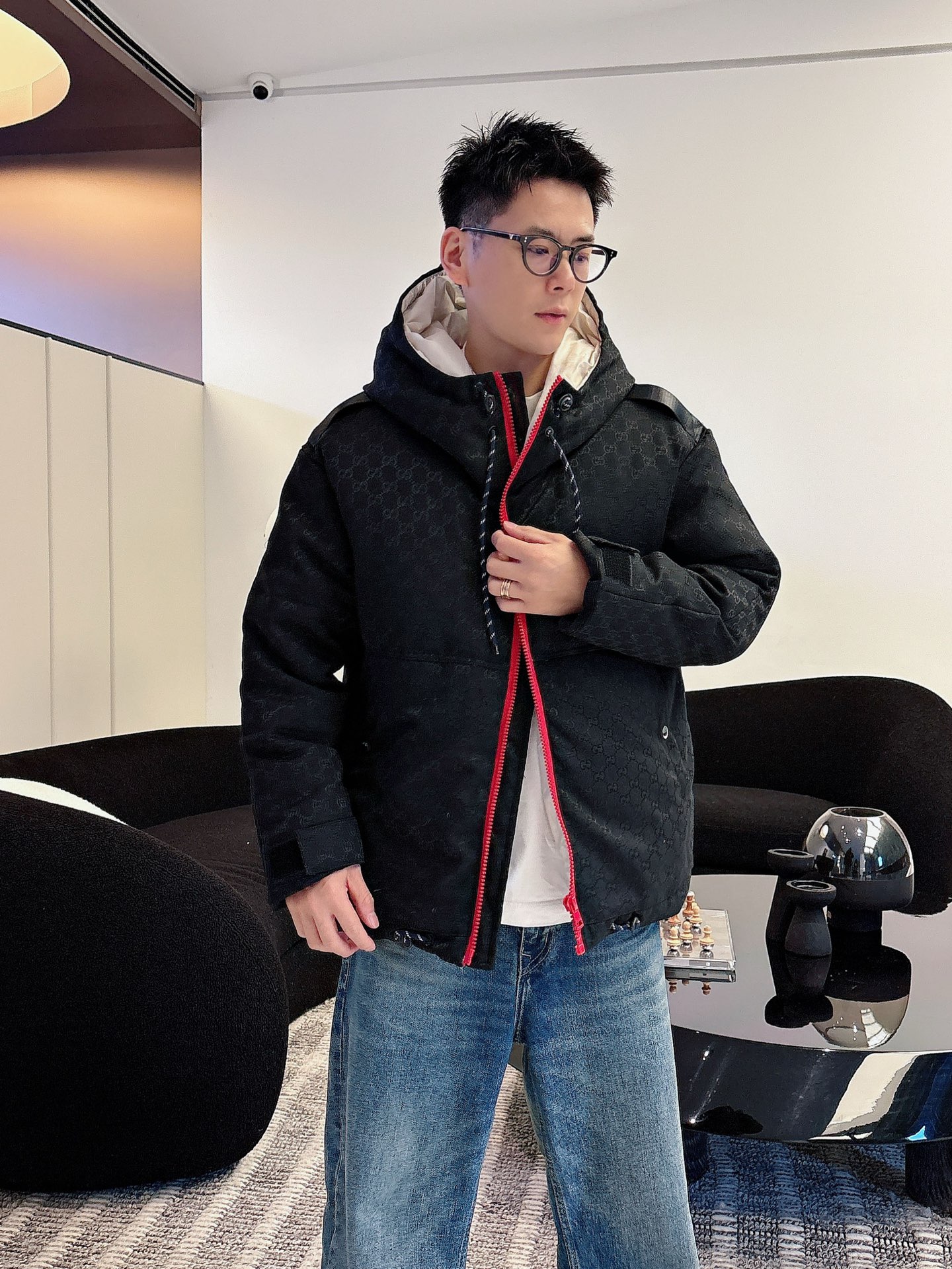 古奇 官网款2025秋冬新款羽绒服。这款号称羽绒服届最高端的，全部90绒的三标齐全带着经典的Logo组合