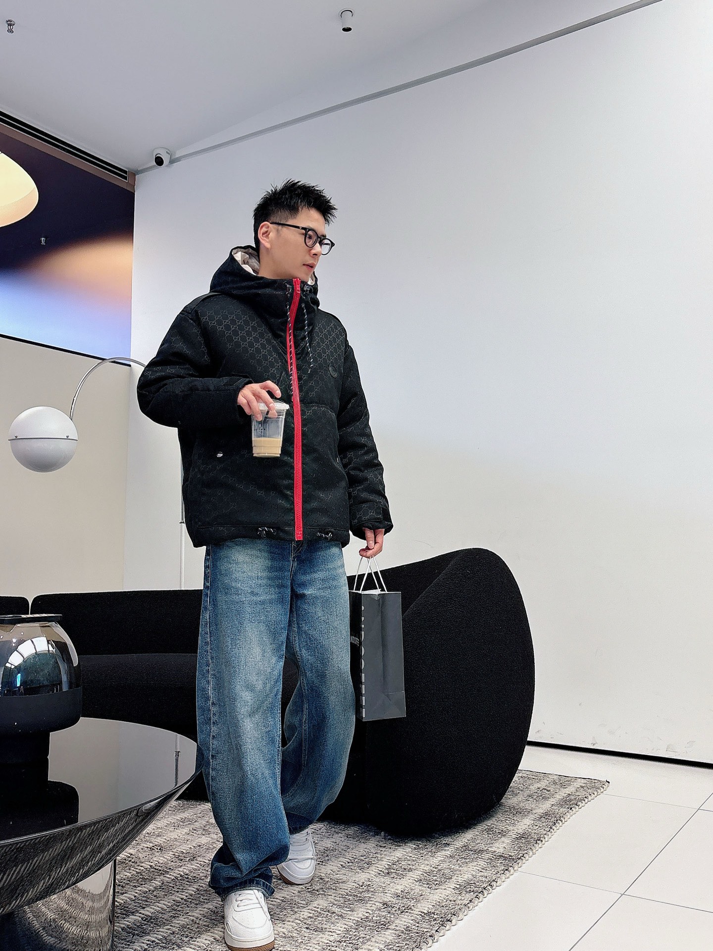 古奇 官网款2025秋冬新款羽绒服。这款号称羽绒服届最高端的，全部90绒的三标齐全带着经典的Logo组合