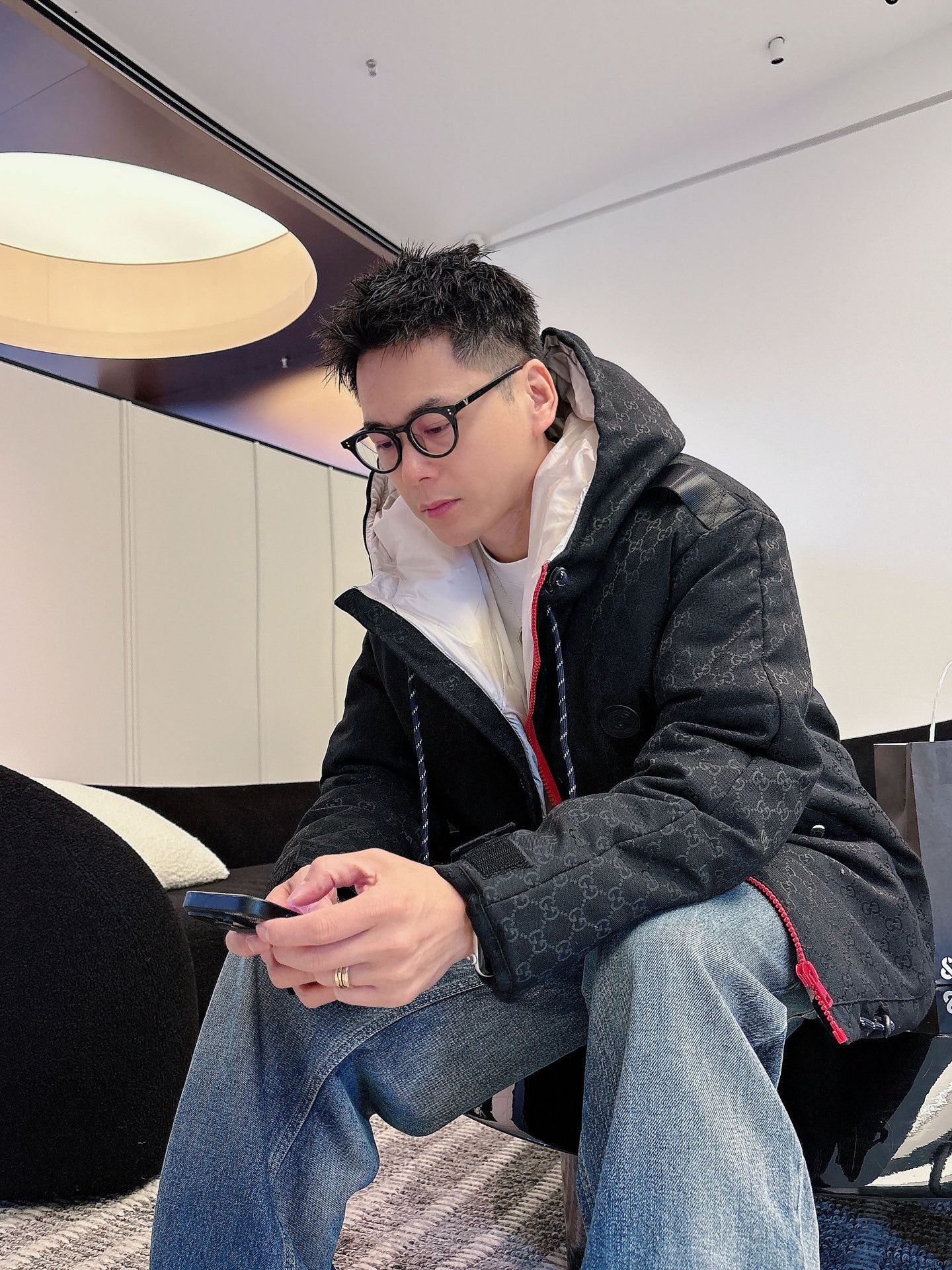 古奇 官网款2025秋冬新款羽绒服。这款号称羽绒服届最高端的，全部90绒的三标齐全带着经典的Logo组合