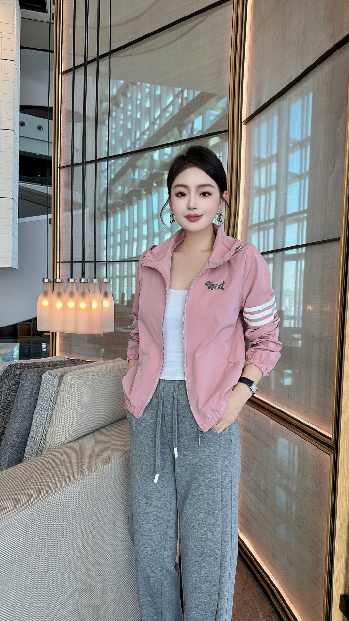 High-End Female Suit for Autumn 2025 Fashion Trends – Blouse, Pants, and Coat Details - 图片 1