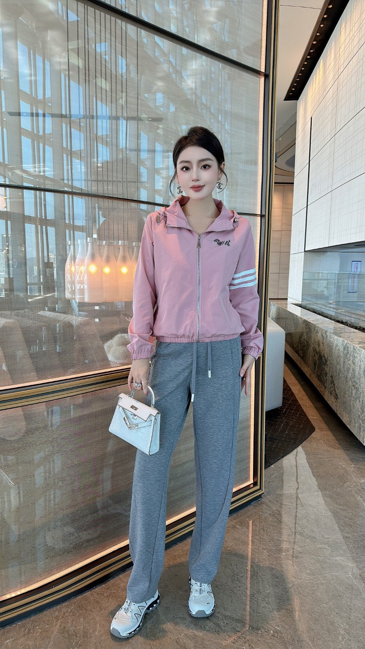High-End Female Suit for Autumn 2025 Fashion Trends – Blouse, Pants, and Coat Details - 图片 3