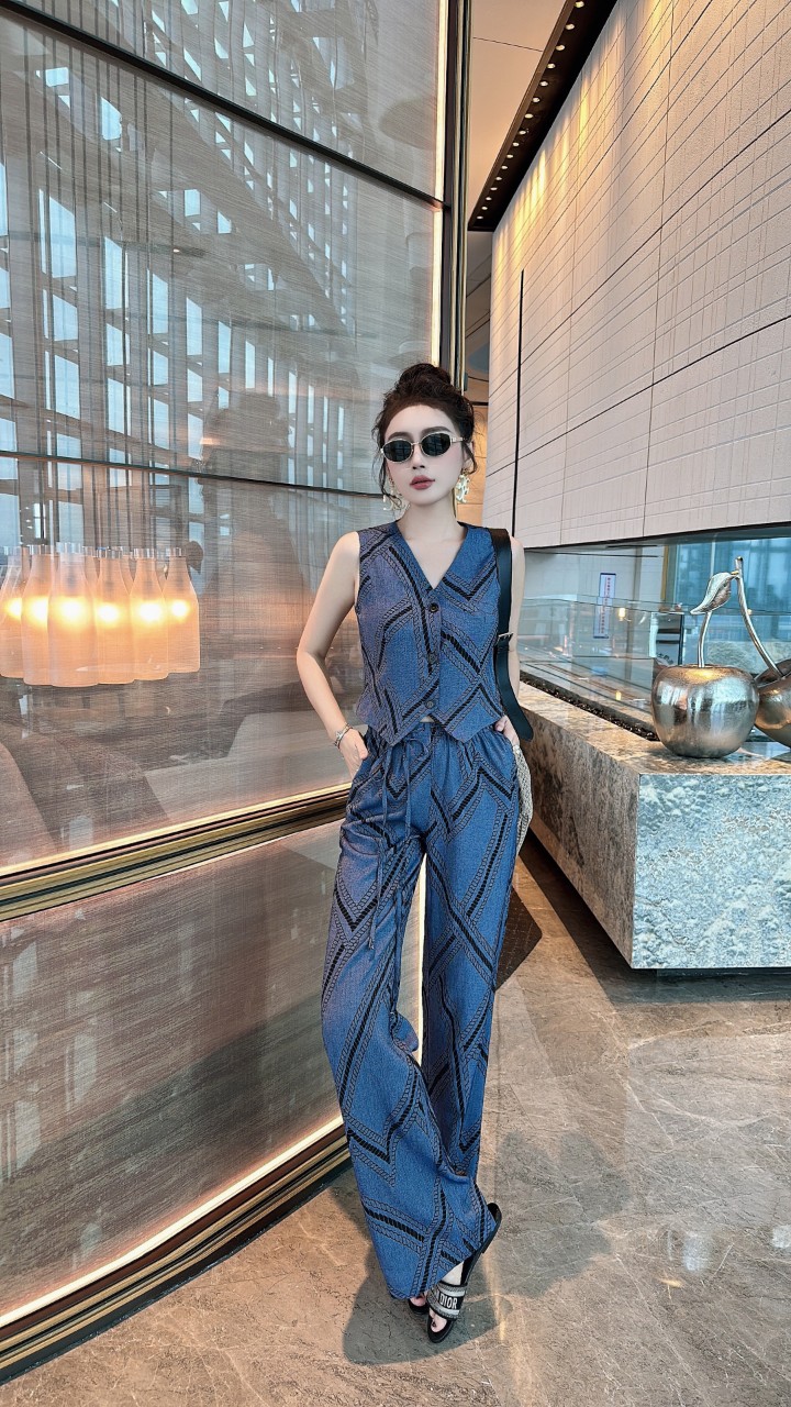 High-Quality Women’s Suit Set: Blue/White, Elegant and Stylish, Light-Fashion Jacket + Broad-Legged Pants. - 图片 2