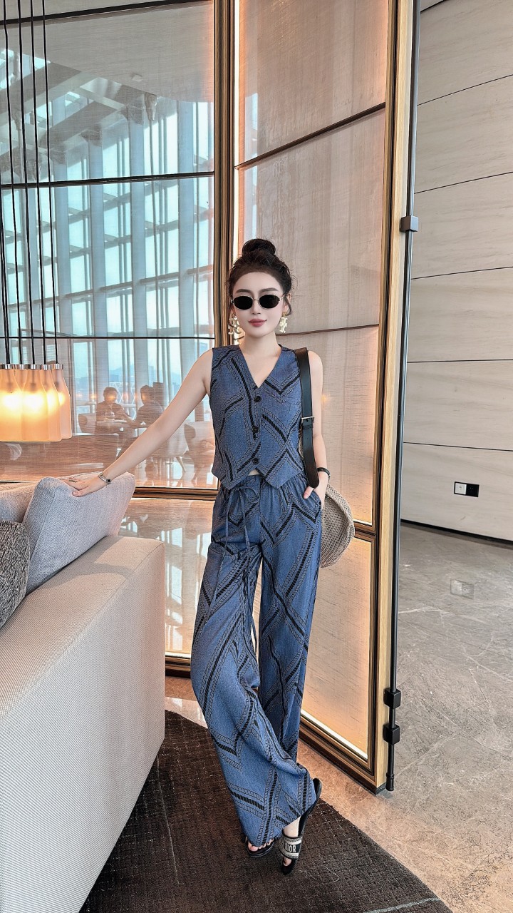 High-Quality Women’s Suit Set: Blue/White, Elegant and Stylish, Light-Fashion Jacket + Broad-Legged Pants. - 图片 4