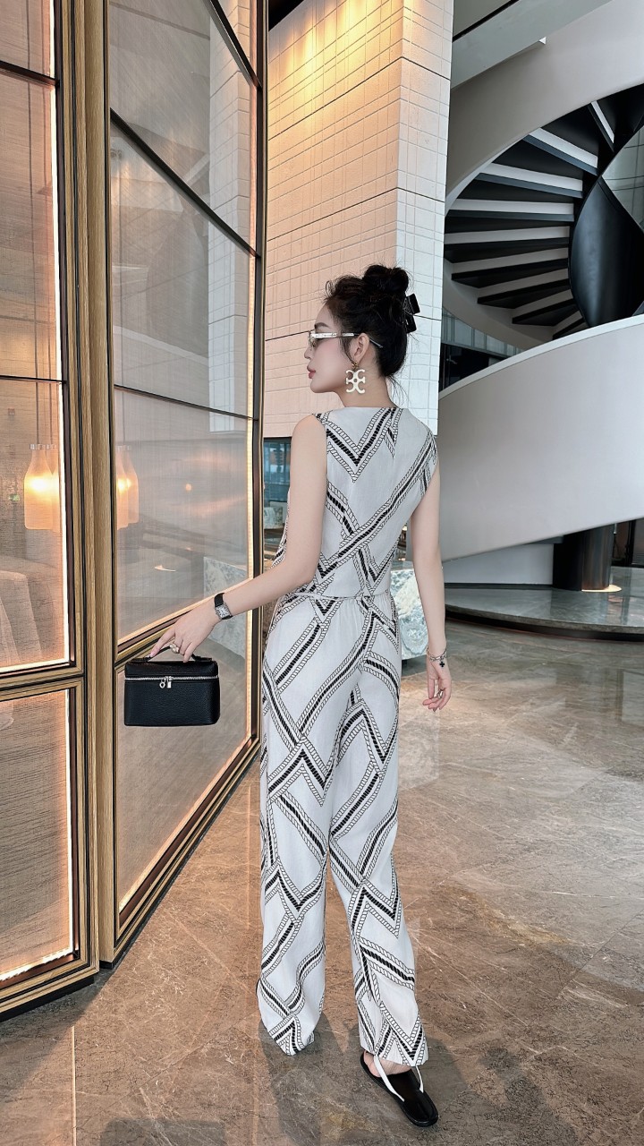High-End Women’s Suit Set: Blue/White Vest and Wide-Legged Pants, Elegant and Stylish. - 图片 8