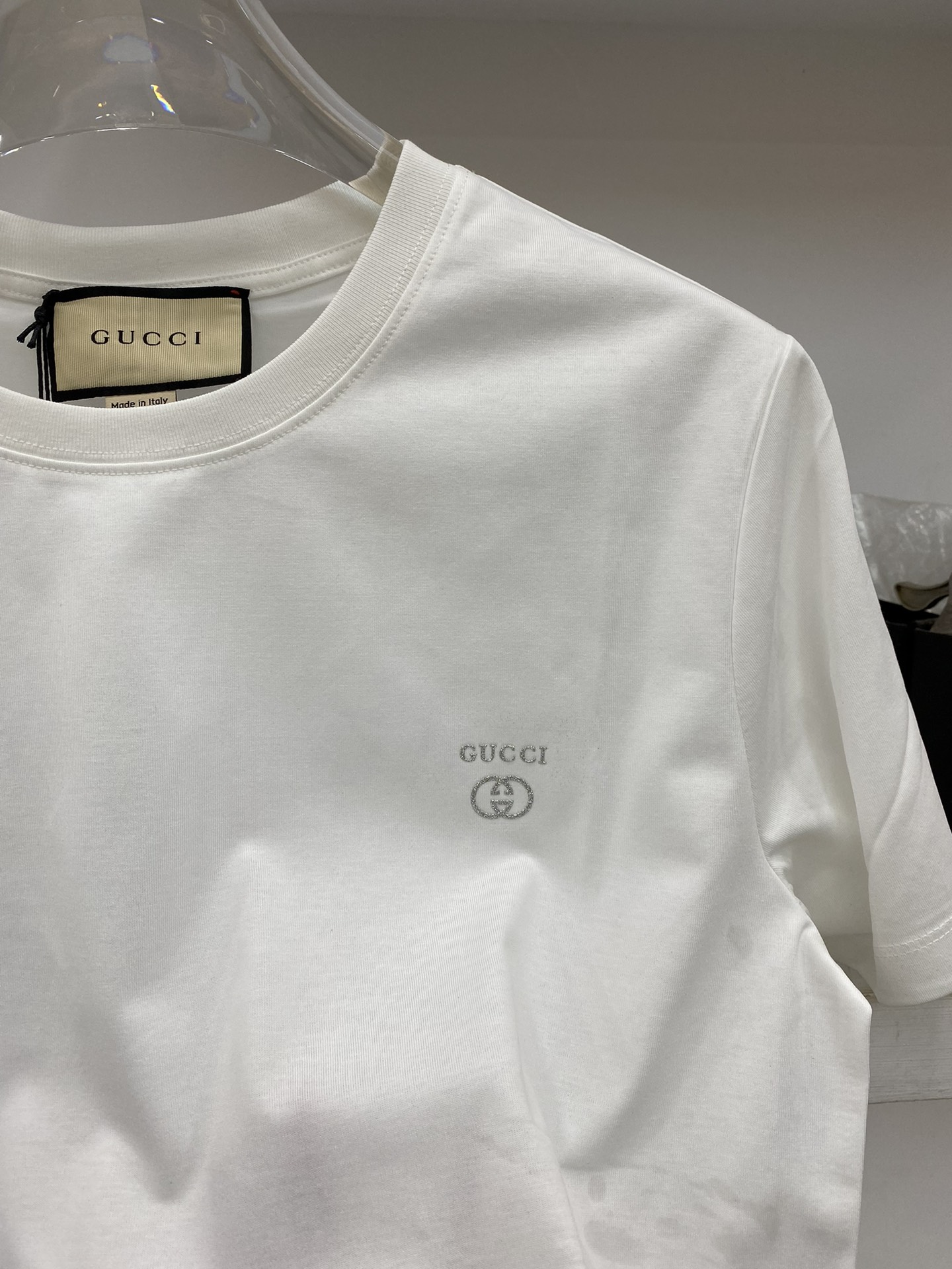 GUGCI古倚2️4️专柜原单最新款春夏新款早春男士品牌标识圆领棉质短袖T恤胸前点缀同色系品牌字母标识️