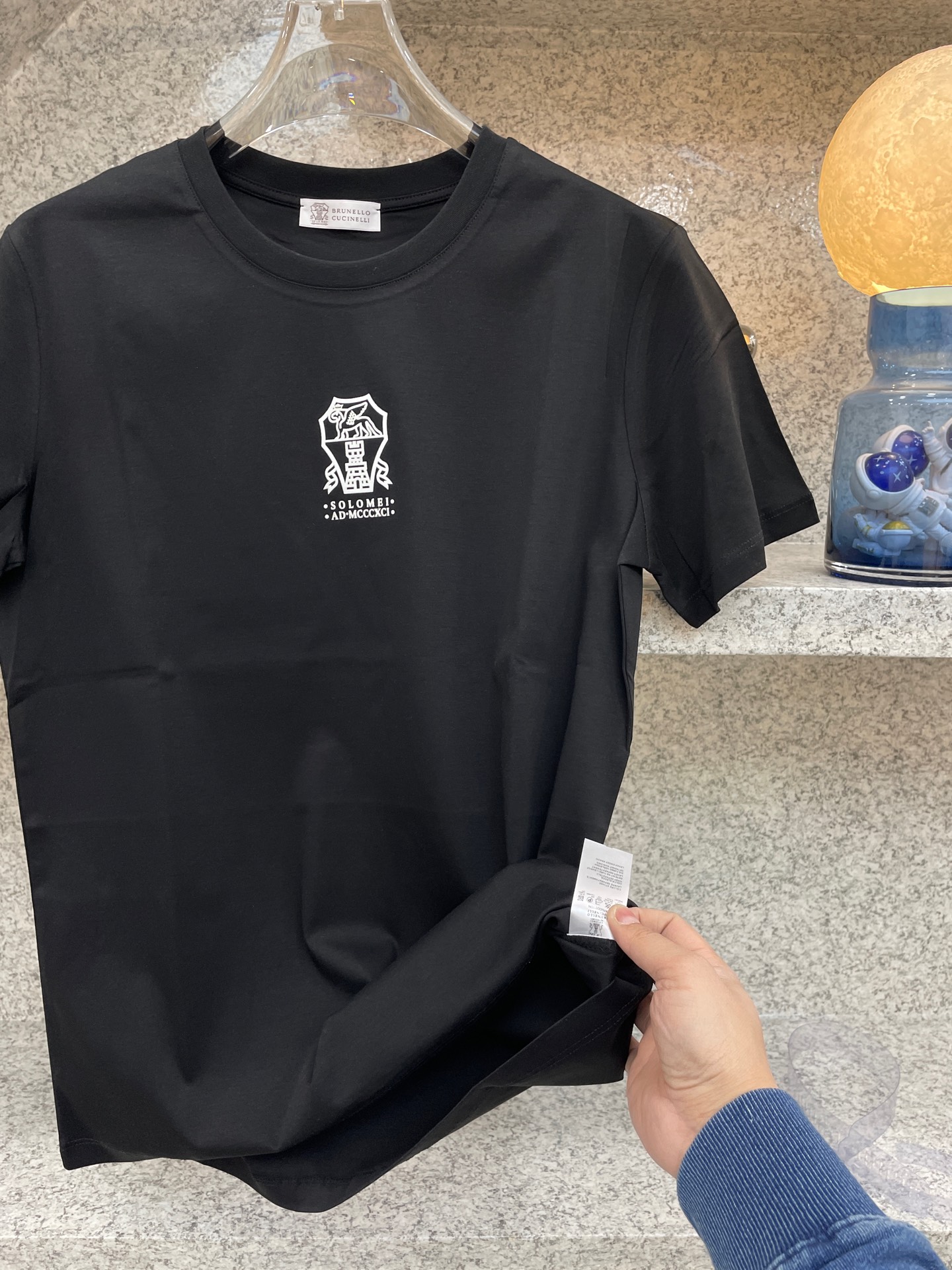 “BC Brunette’s 2025 Custom Velvet T-shirt Collection: Abstract Luxury Trend Design” - 图片 4