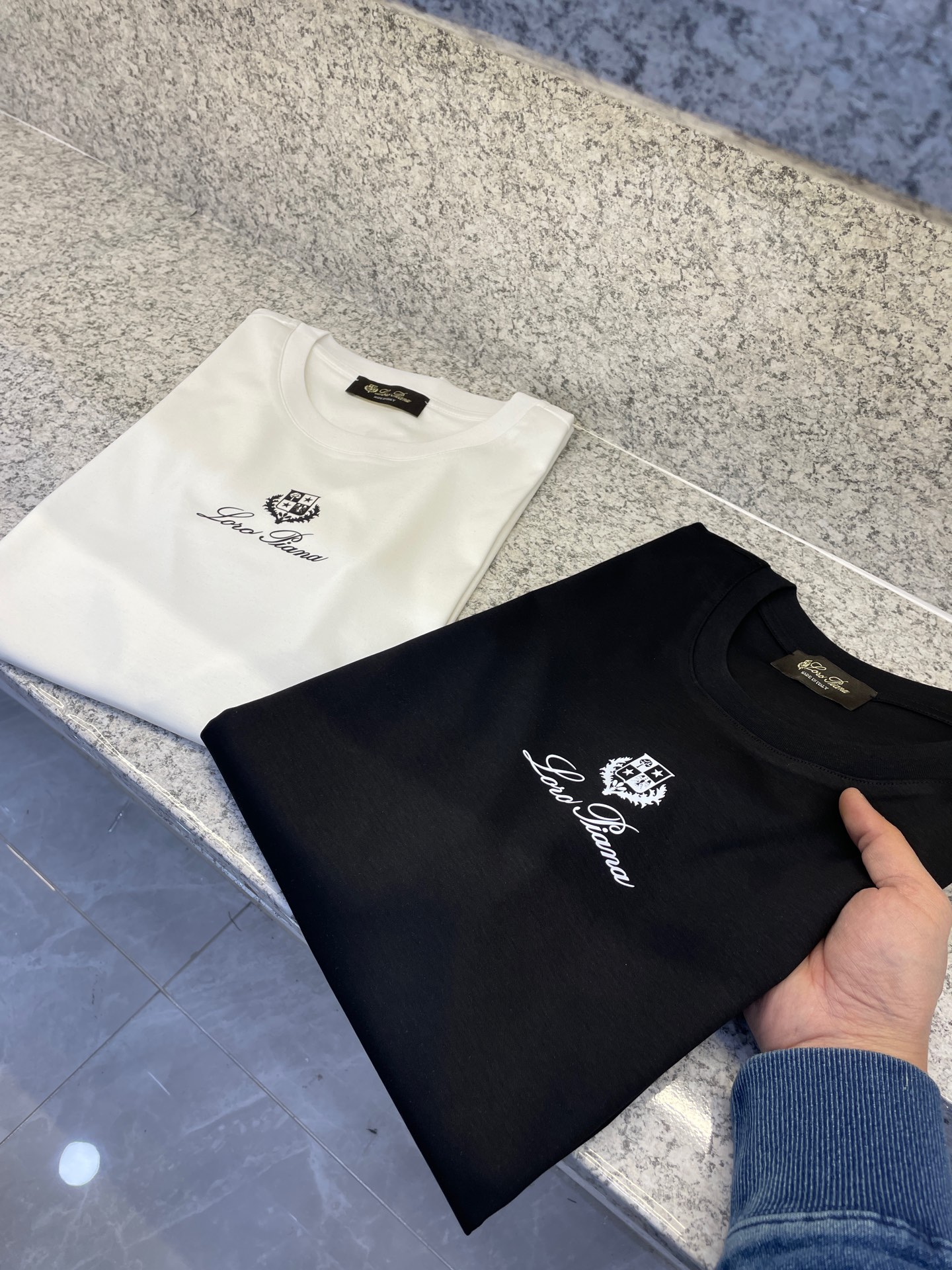 Luxurious Custom Double Silk Velvet T-shirt for 2025 Spring/Summer Trend in Abstract Design - 图片 1