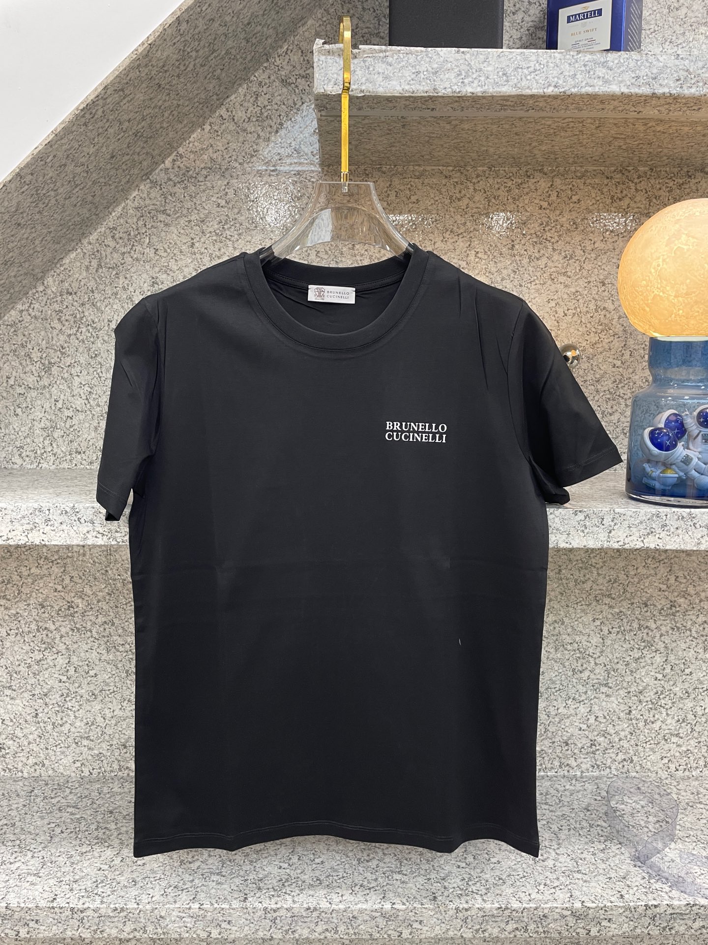“BC Brunette’s 2025 Spring/Summer Custom Velvet T-shirt Collection: Abstract Medusa Design” - 图片 2