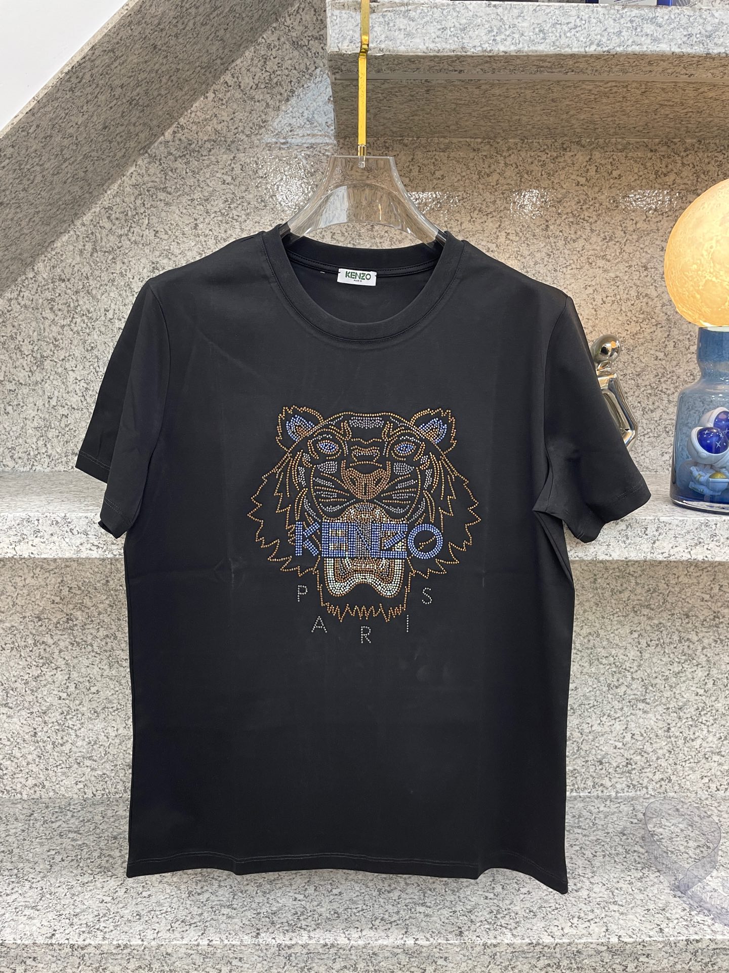Luxurious Abstract Design: KEIZO Kenzo’s 2025 Summer T-shirt Collection with Silky Cotton. - 图片 2