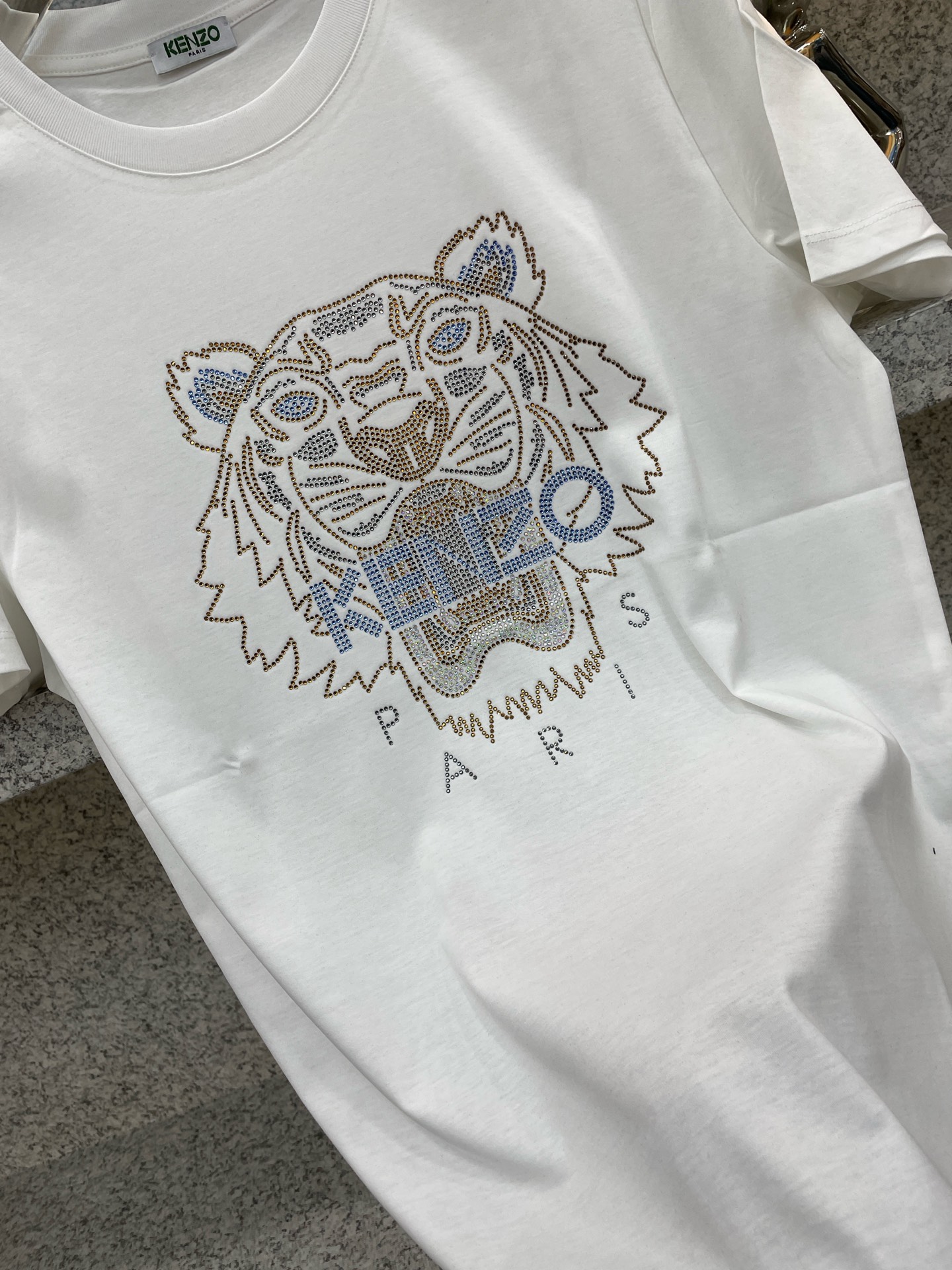 Luxurious Abstract Design: KEIZO Kenzo’s 2025 Summer T-shirt Collection with Silky Cotton. - 图片 7