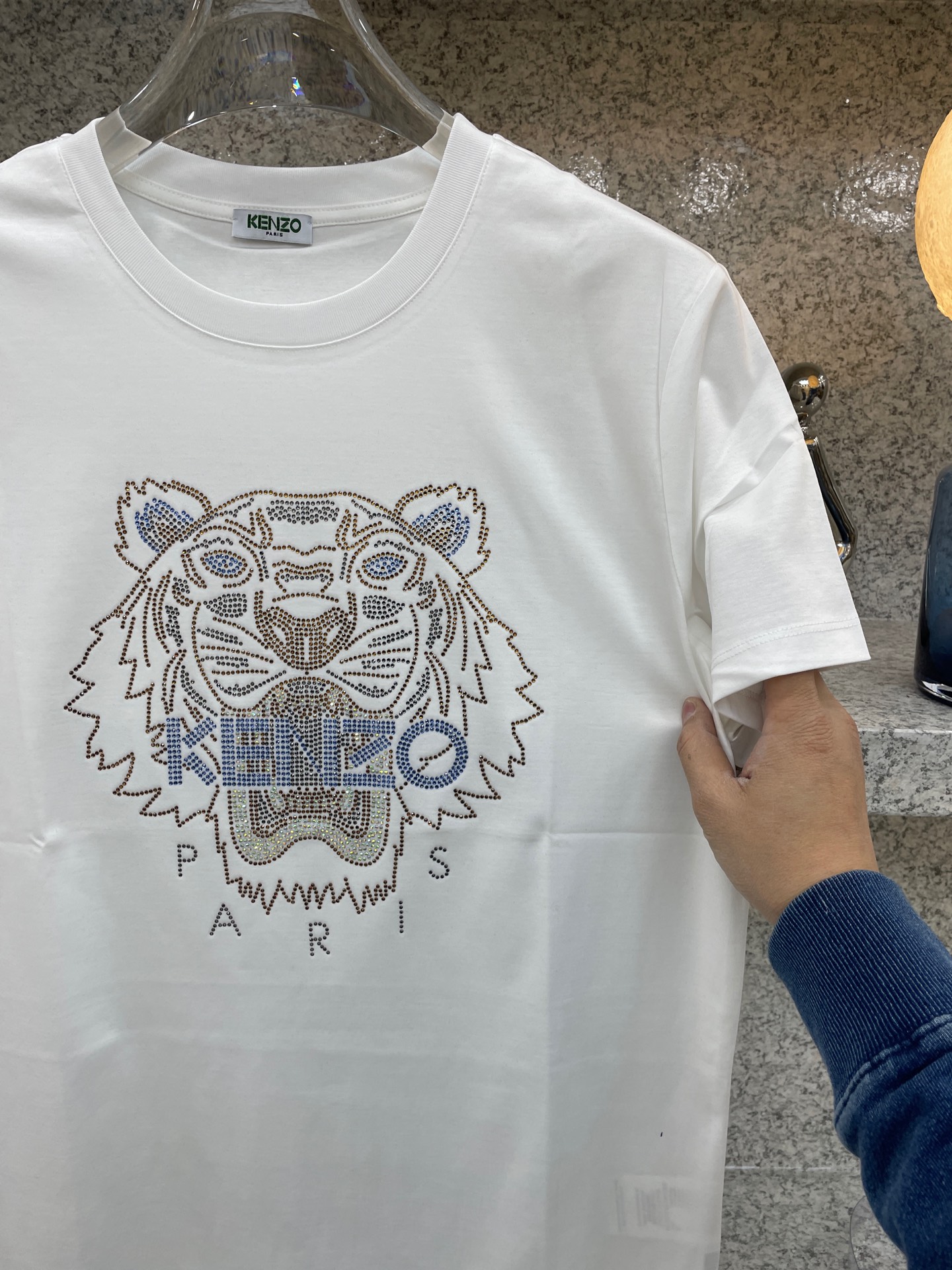 Luxurious Abstract Design: KEIZO Kenzo’s 2025 Summer T-shirt Collection with Silky Cotton. - 图片 9