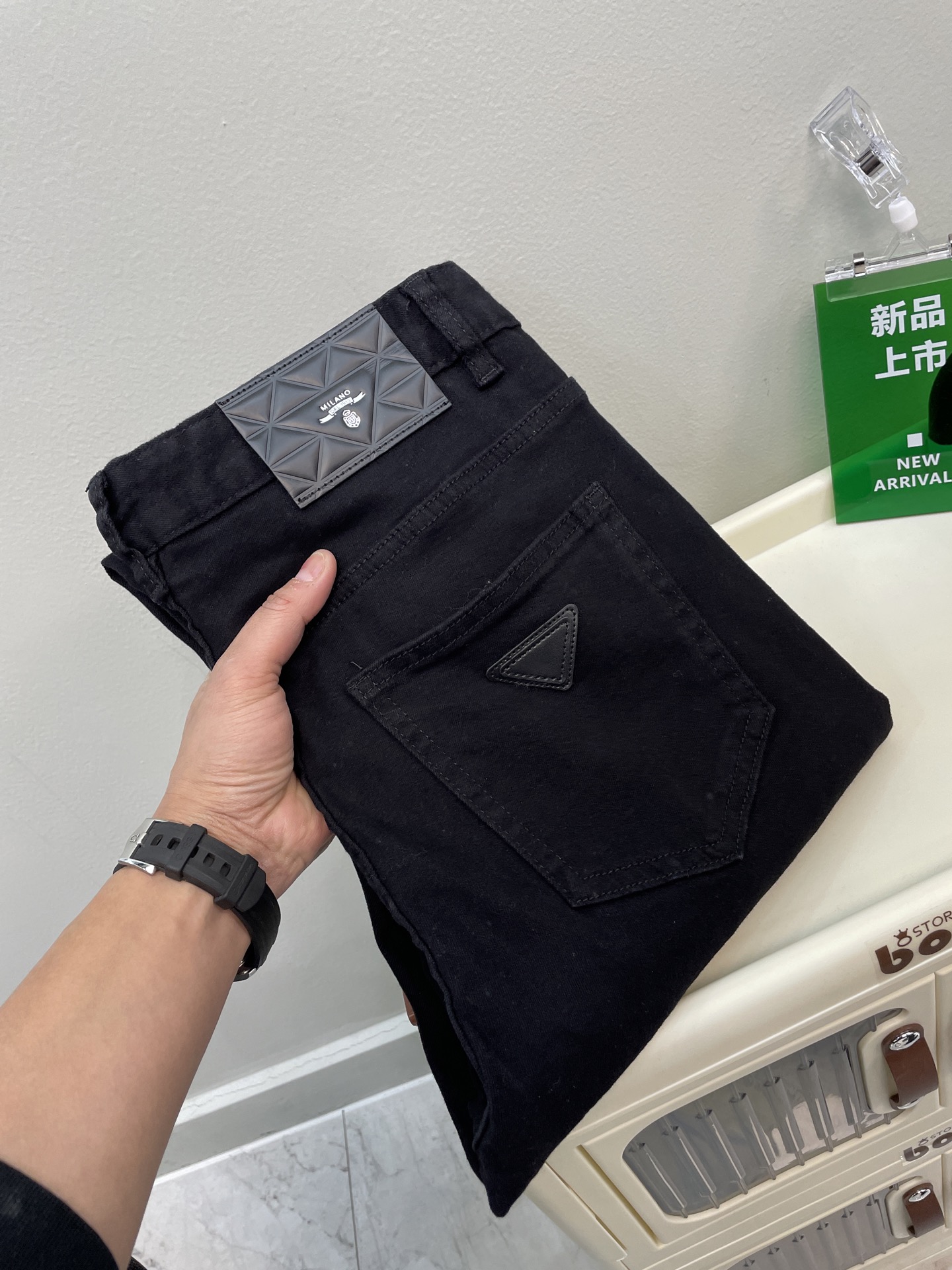  PRAD普拉哒🆕新品薄款 经典爆款三角皮 米兰奢华感设计皮牌 黑色牛仔 版型巨佳 弹力超好的，透气感强