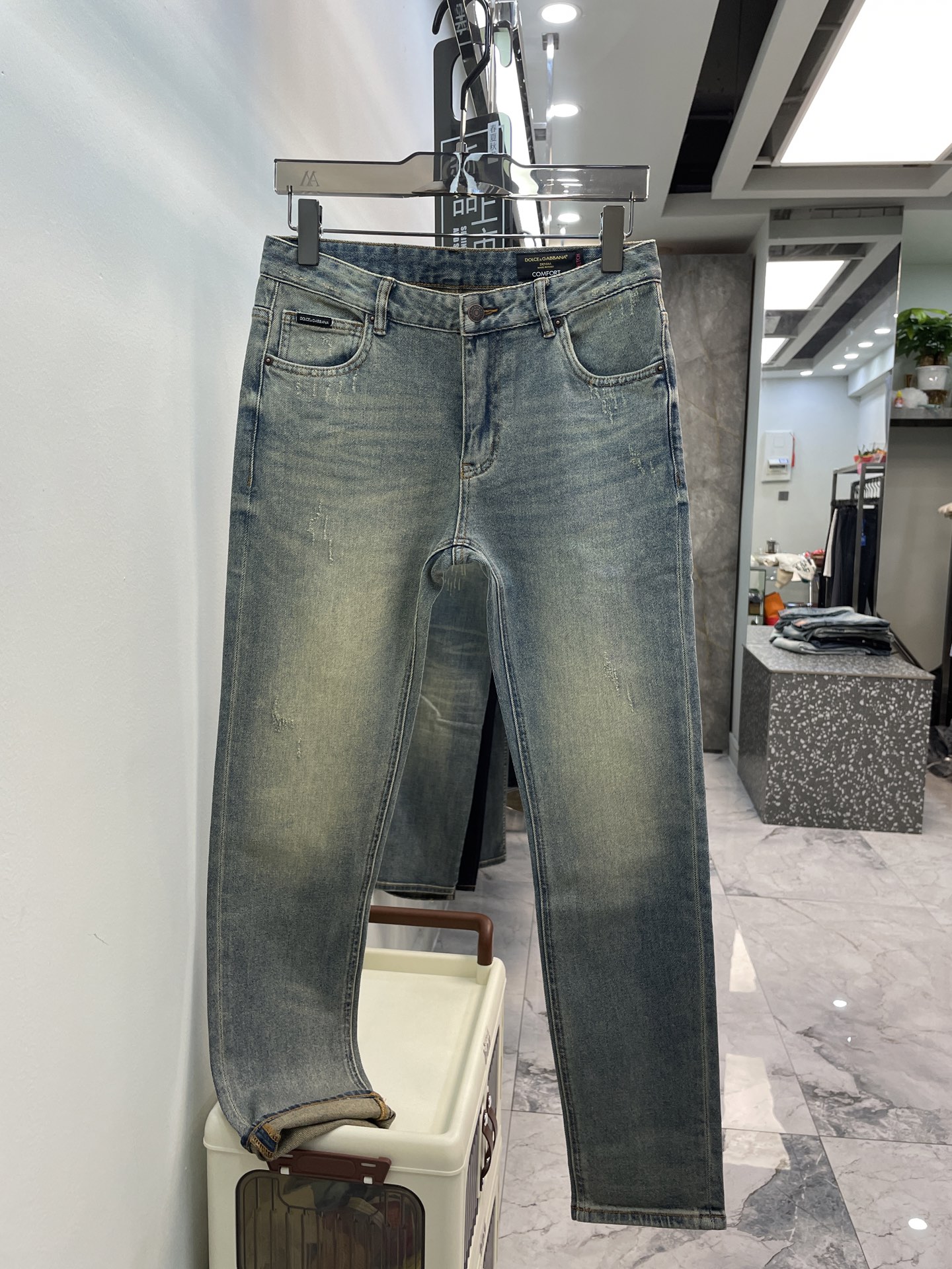  DG杜嘉班那 𝘿𝙊𝙇𝘾𝙀 & 𝙂𝘼𝘽𝘽𝘼𝙉𝘼️⃣5️⃣/新品复古色牛仔裤 奢华感25//ss官网专柜新