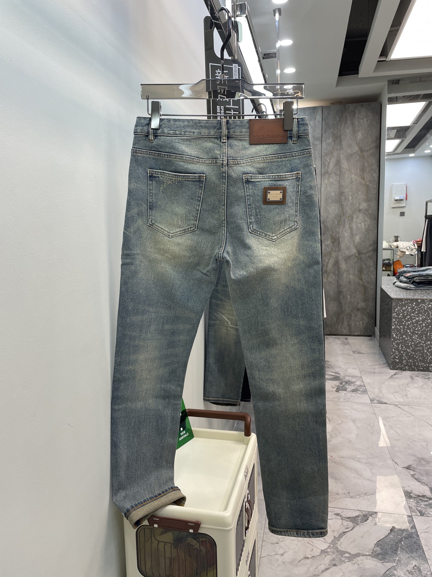  DG杜嘉班那 𝘿𝙊𝙇𝘾𝙀 & 𝙂𝘼𝘽𝘽𝘼𝙉𝘼️⃣5️⃣/新品复古色牛仔裤 奢华感25//ss官网专柜新