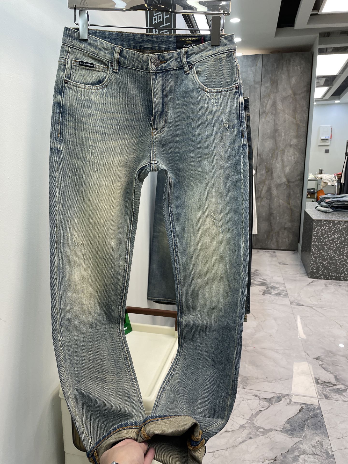  DG杜嘉班那 𝘿𝙊𝙇𝘾𝙀 & 𝙂𝘼𝘽𝘽𝘼𝙉𝘼️⃣5️⃣/新品复古色牛仔裤 奢华感25//ss官网专柜新
