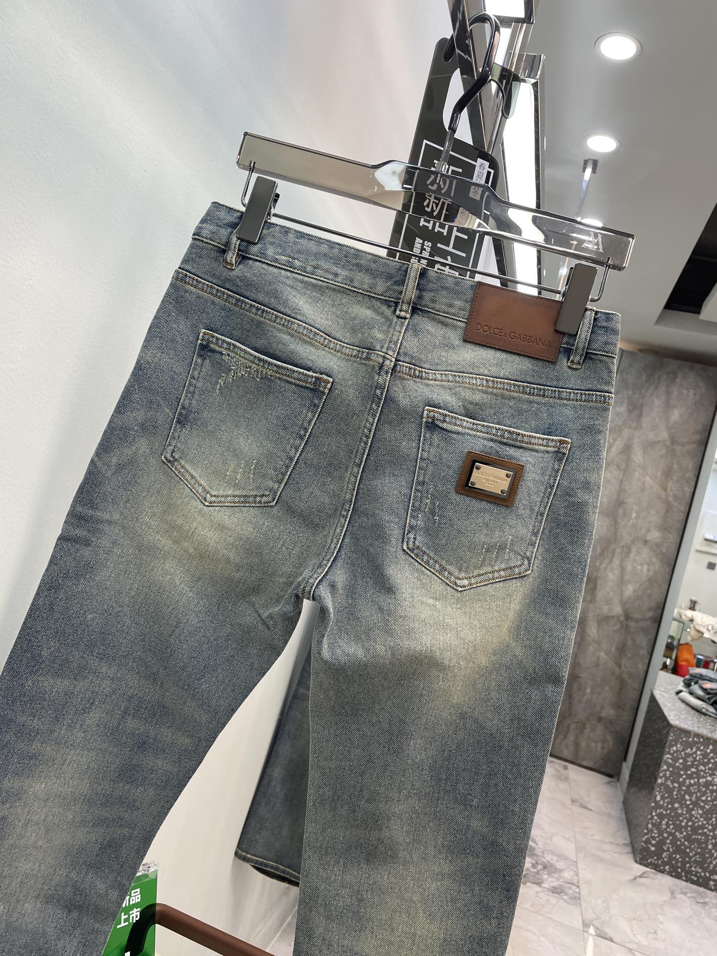  DG杜嘉班那 𝘿𝙊𝙇𝘾𝙀 & 𝙂𝘼𝘽𝘽𝘼𝙉𝘼️⃣5️⃣/新品复古色牛仔裤 奢华感25//ss官网专柜新