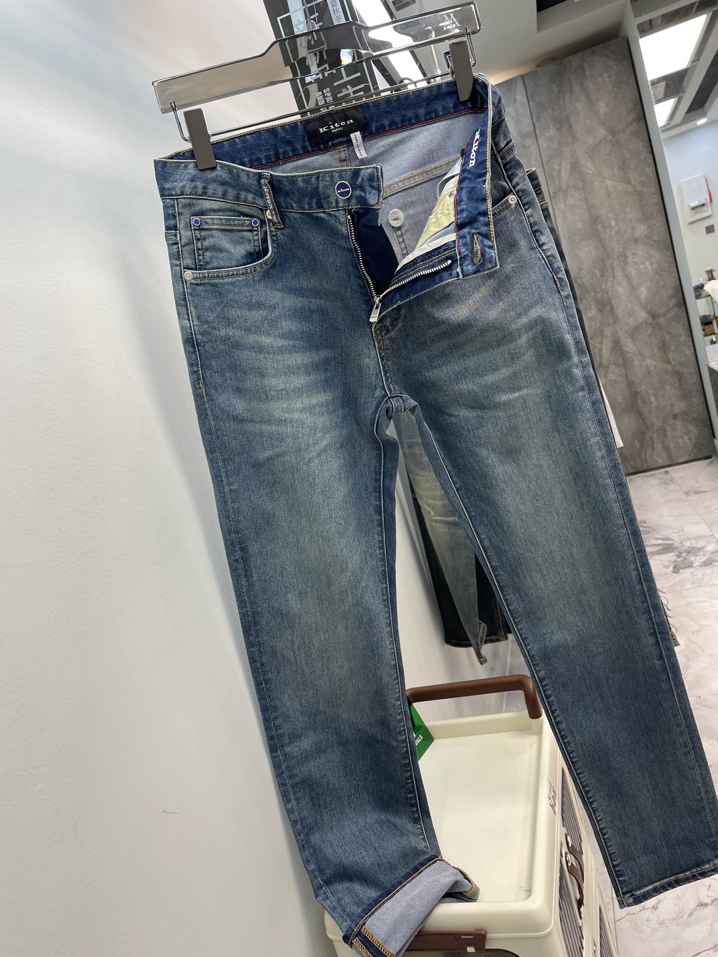  Kiton奇.顿️⃣5️⃣/新品复古色牛仔裤 奢华感25//ss官网专柜新品热销 原版复刻人字纹铭牌🆕