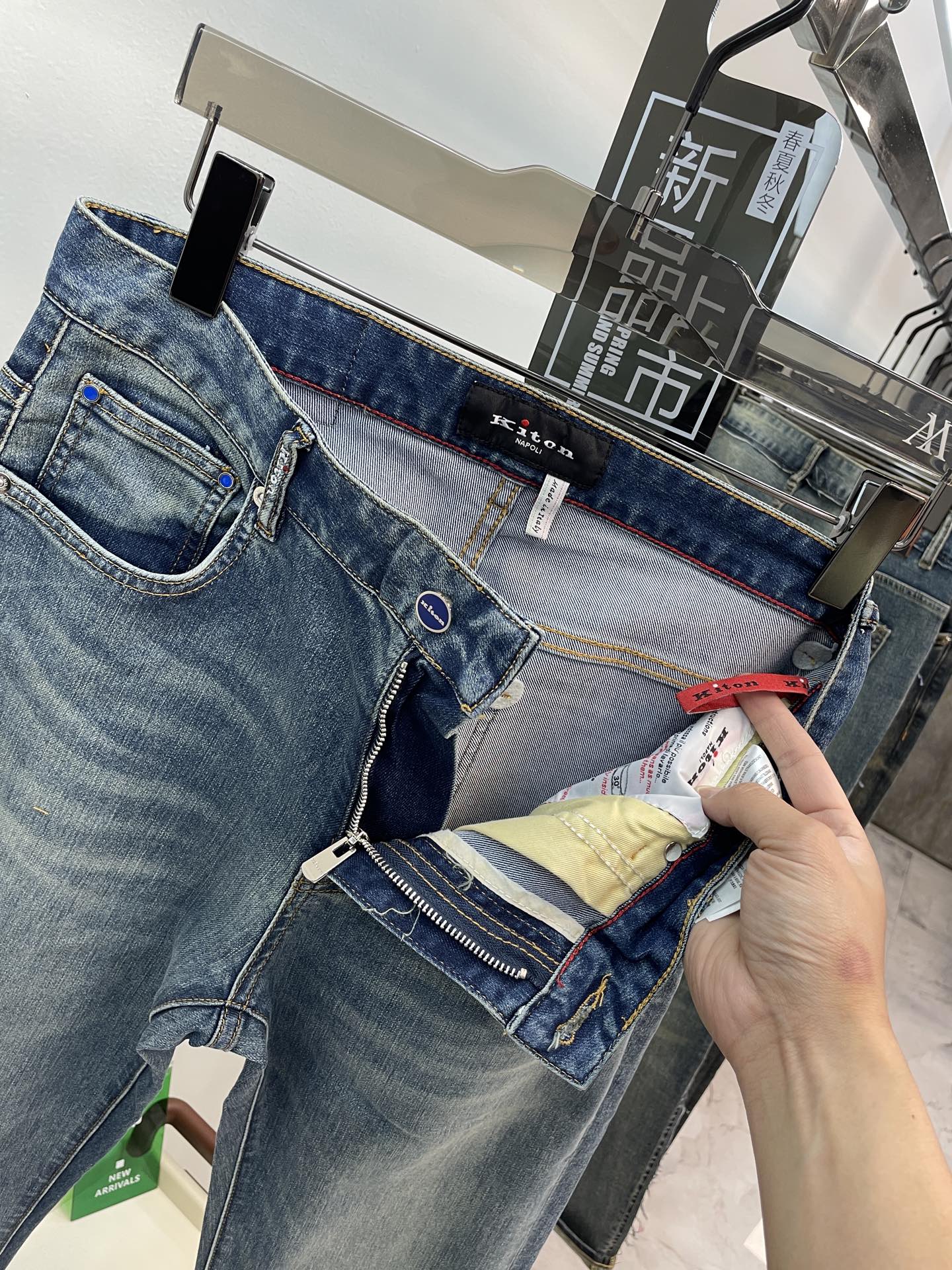 Kiton奇.顿️⃣5️⃣/新品复古色牛仔裤 奢华感25//ss官网专柜新品热销 原版复刻人字纹铭牌🆕