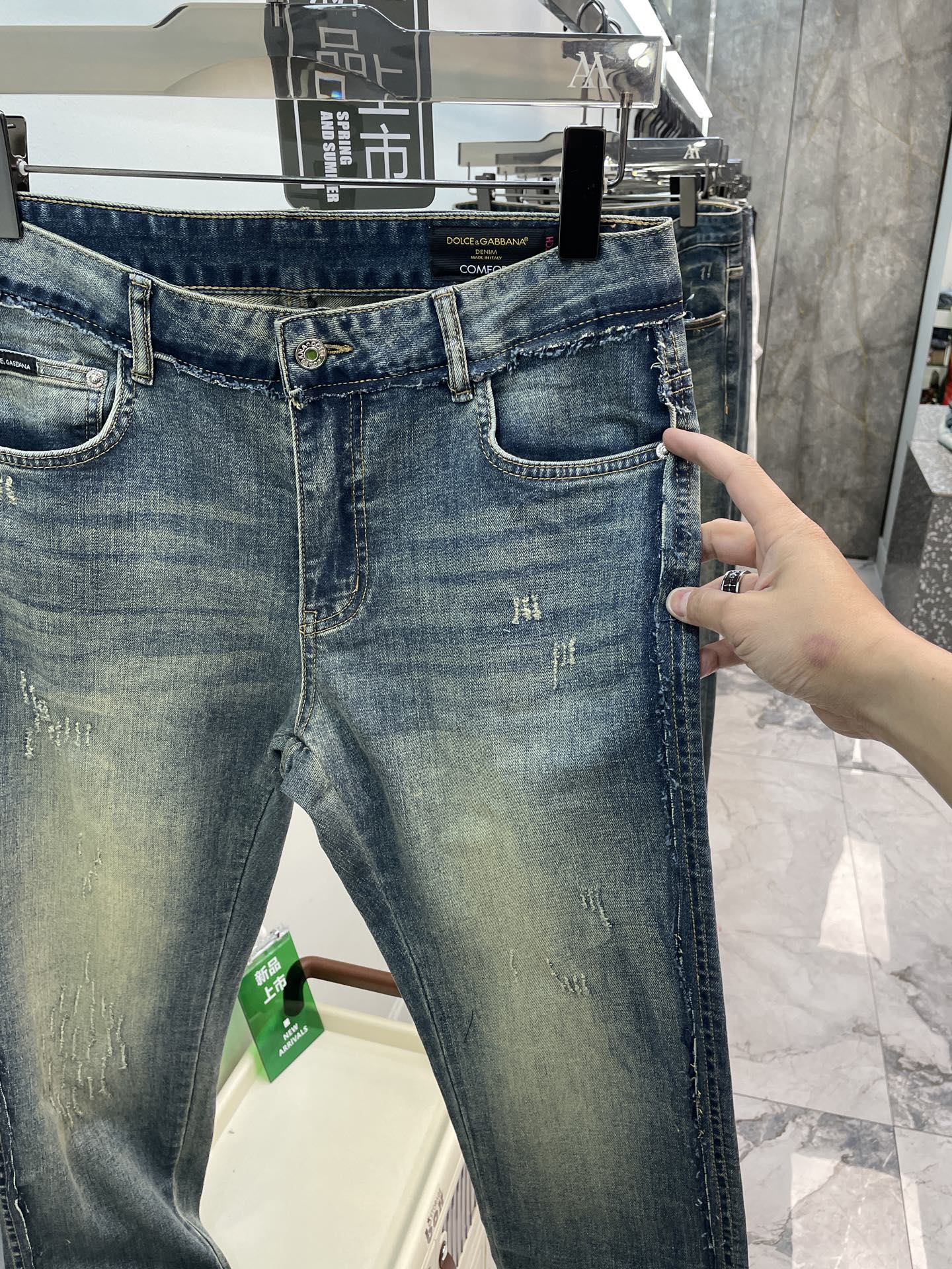  DG杜嘉班那 𝘿𝙊𝙇𝘾𝙀 & 𝙂𝘼𝘽𝘽𝘼𝙉𝘼️⃣5️⃣/重磅爆款新品牛仔裤 奢华感25//ss官网专柜