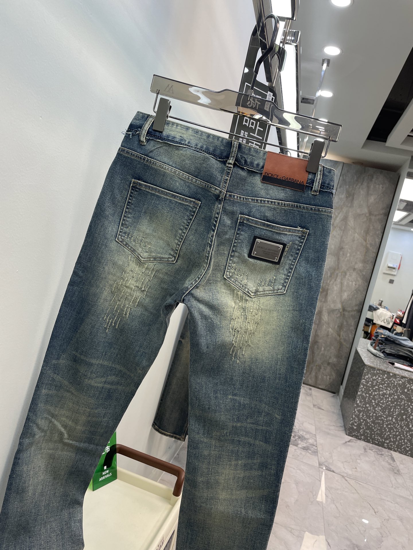  DG杜嘉班那 𝘿𝙊𝙇𝘾𝙀 & 𝙂𝘼𝘽𝘽𝘼𝙉𝘼️⃣5️⃣/重磅爆款新品牛仔裤 奢华感25//ss官网专柜