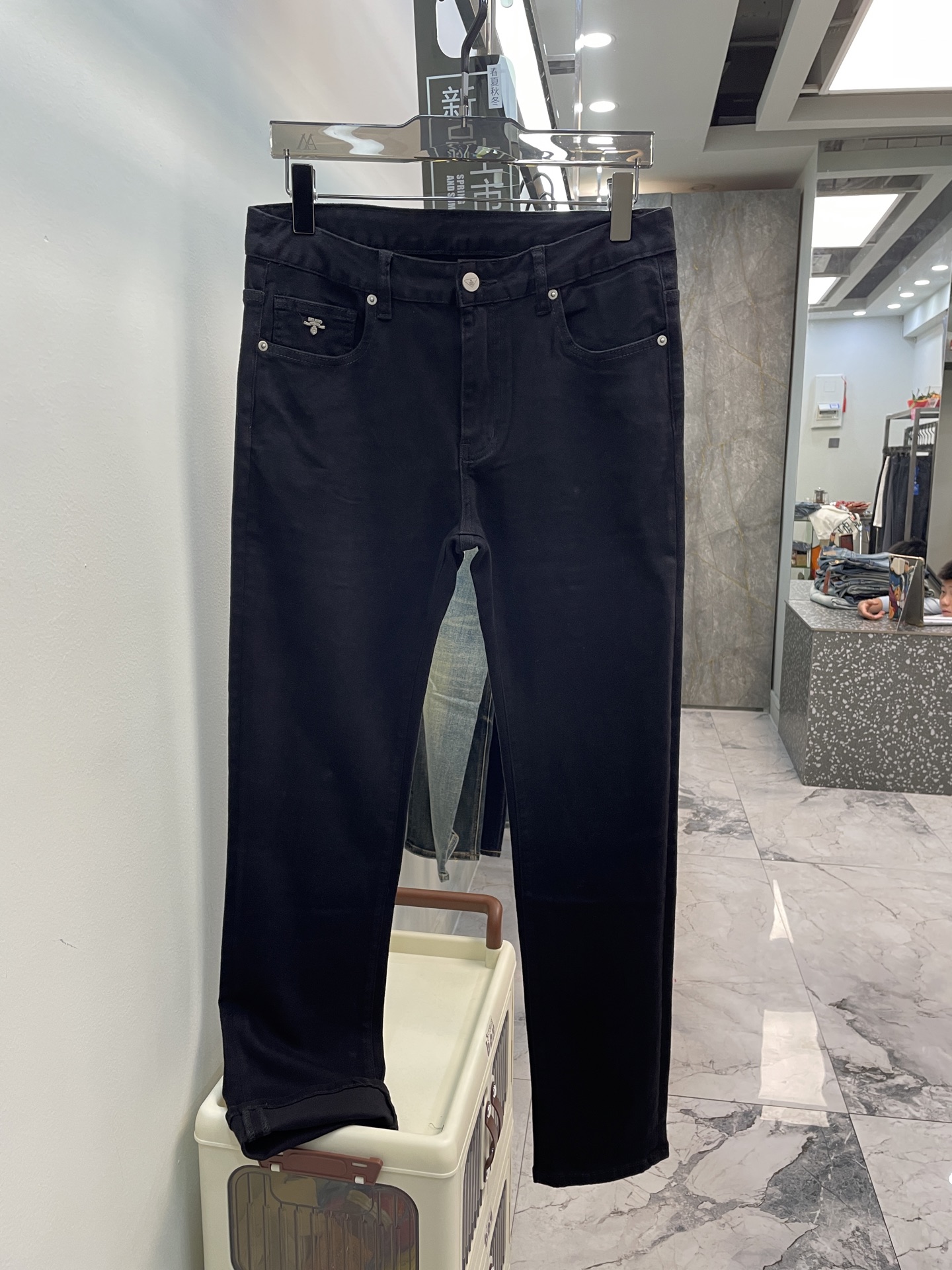  PRAD普拉哒🆕新品薄款 经典爆款三角皮 米兰奢华感设计皮牌 黑色牛仔 版型巨佳 弹力超好的，透气感强