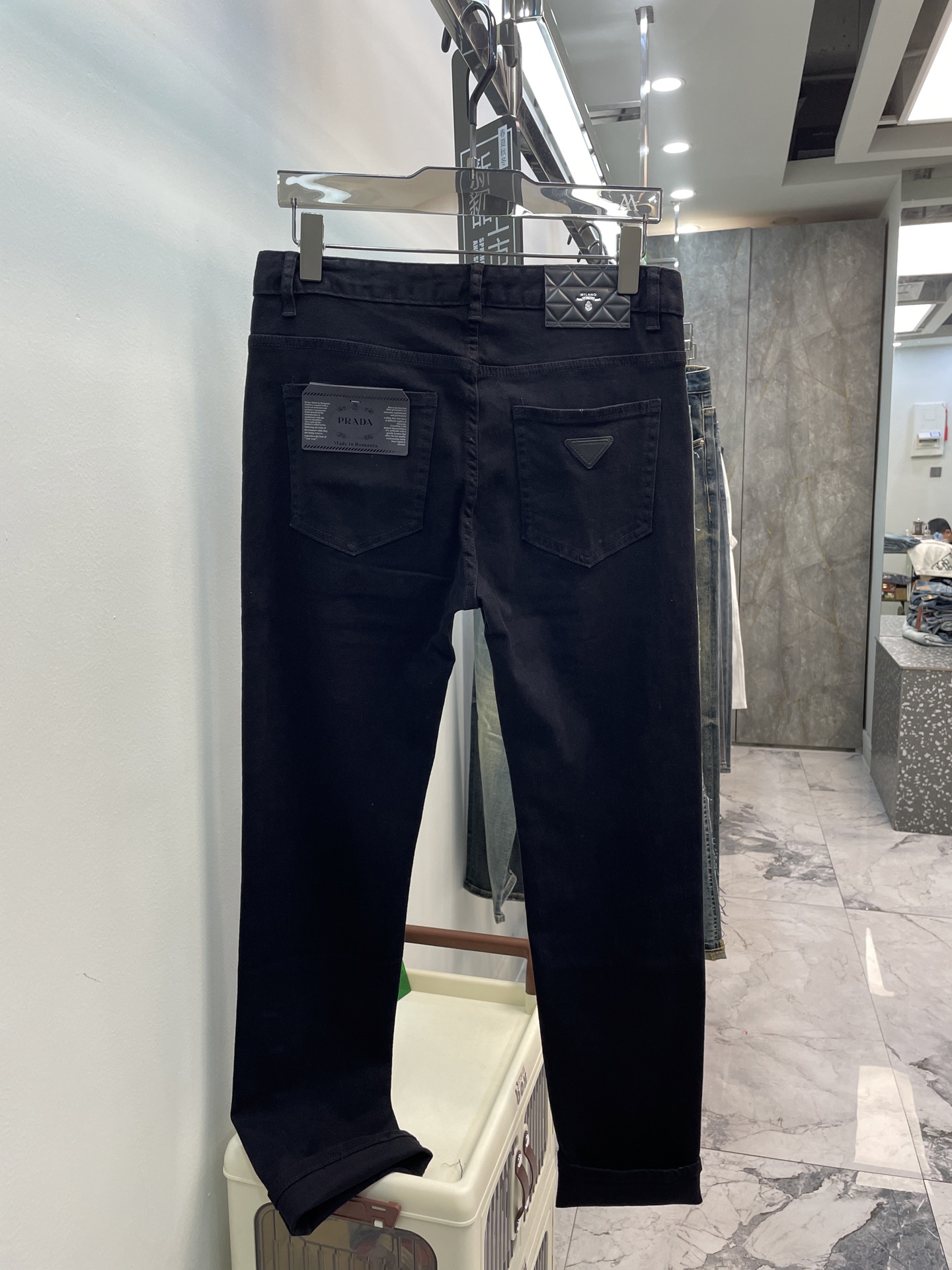  PRAD普拉哒🆕新品薄款 经典爆款三角皮 米兰奢华感设计皮牌 黑色牛仔 版型巨佳 弹力超好的，透气感强