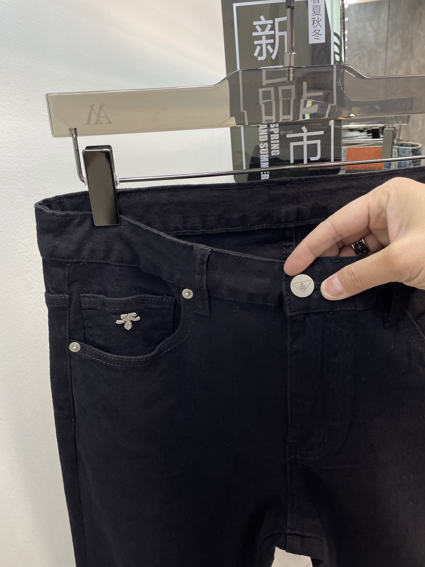  PRAD普拉哒🆕新品薄款 经典爆款三角皮 米兰奢华感设计皮牌 黑色牛仔 版型巨佳 弹力超好的，透气感强