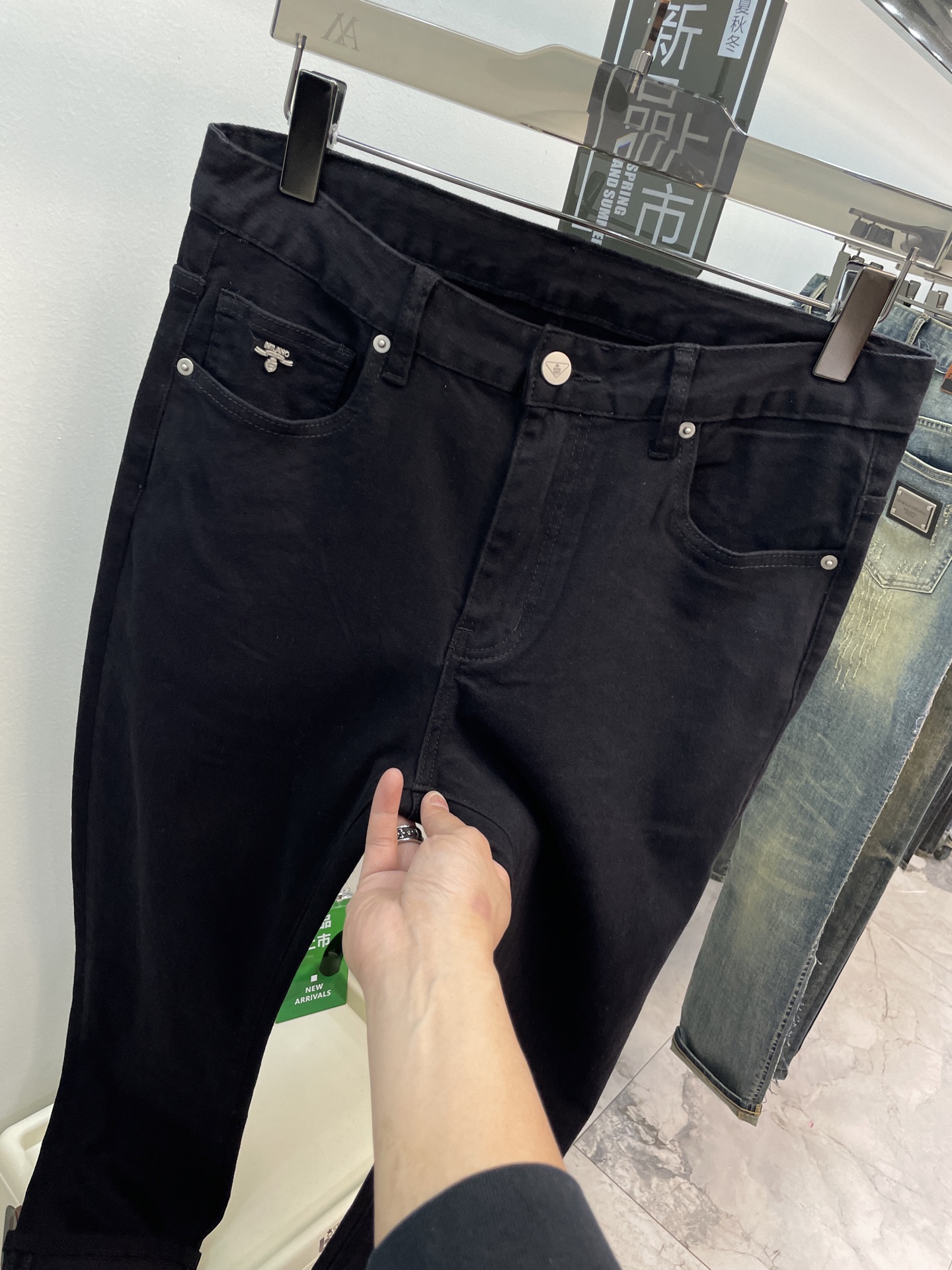  PRAD普拉哒🆕新品薄款❗️经典爆款三角皮✅米兰奢华感设计皮牌👖黑色牛仔 版型巨佳 弹力超好的，