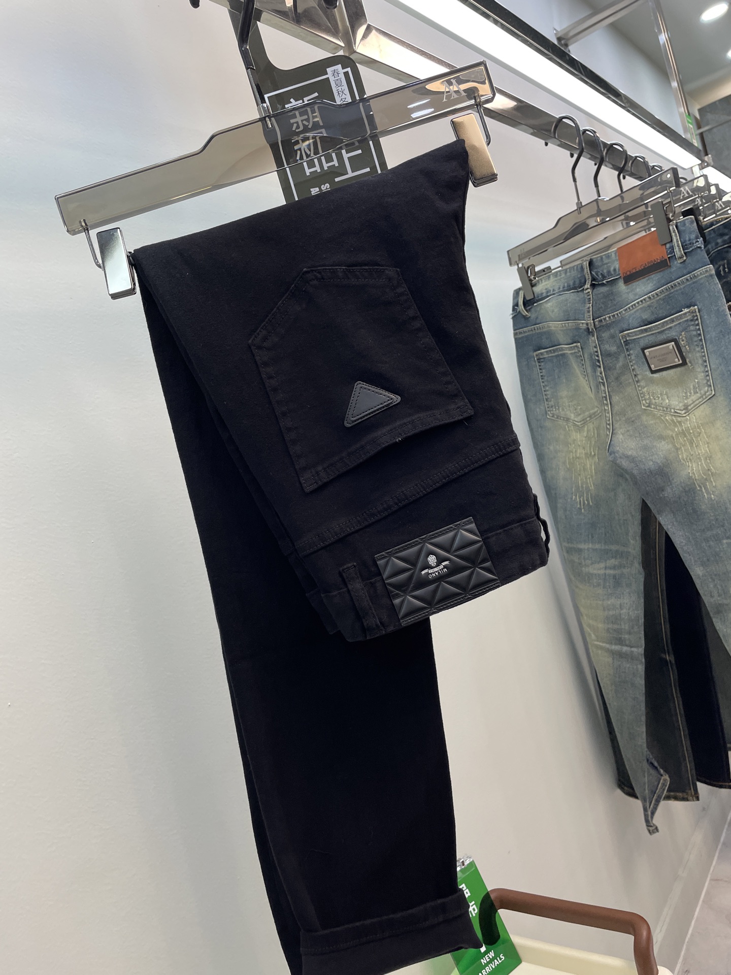  PRAD普拉哒🆕新品薄款❗️经典爆款三角皮✅米兰奢华感设计皮牌👖黑色牛仔 版型巨佳 弹力超好的，