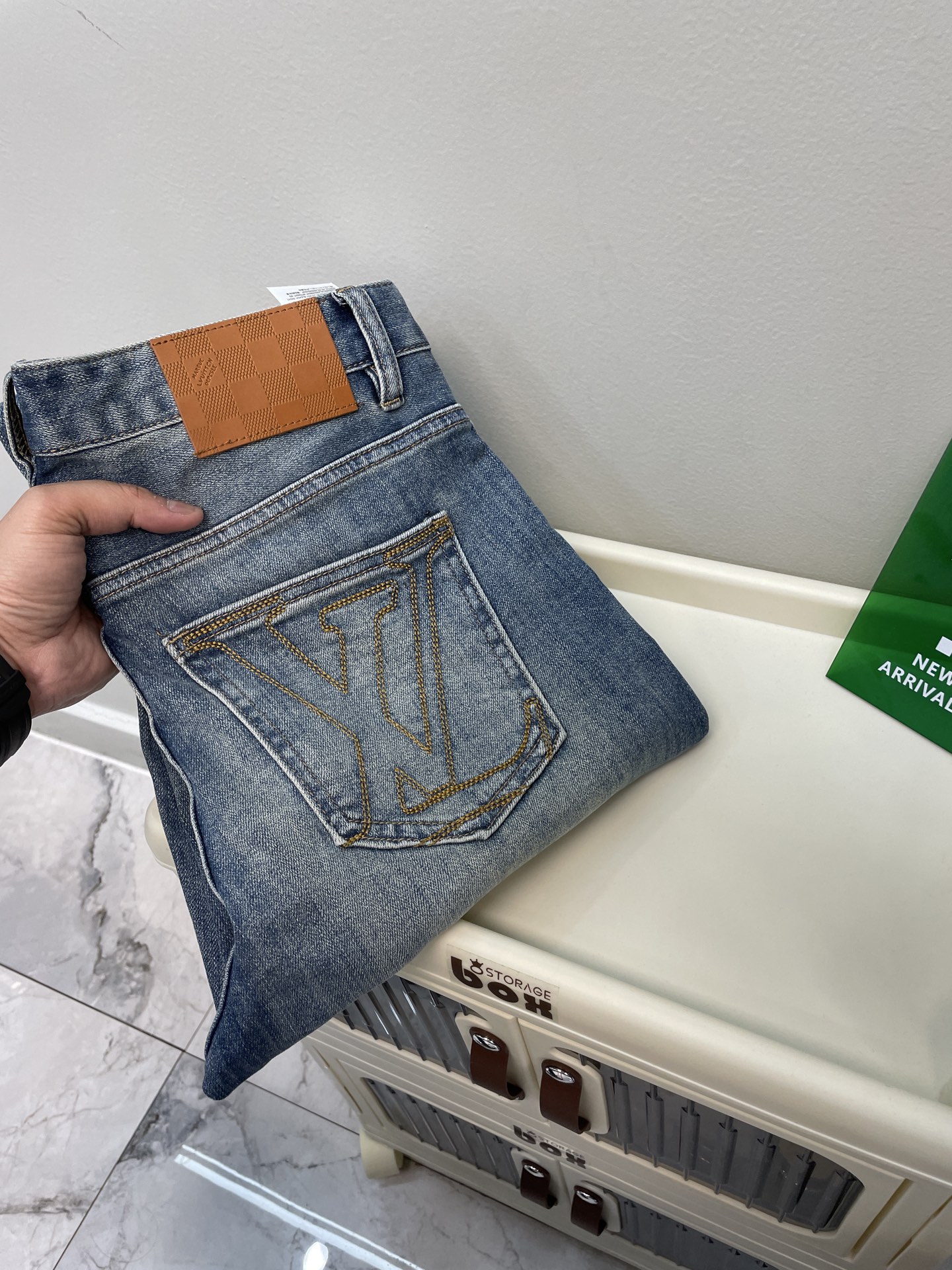 NO:142129,LY [Donkey Brand] 25ss Order Popular Jeans, Spring and Summer Colors, First Choice for Versatile Colors, Original Mark-up Version Replica Imported Customized Fabric Luxury Exclusive Quality Products, New Products in Spring and Summer, Crafts   Washing Foreign Trade Quality Details, Fully Processed, This Color is absolutely love, Love, Counter, Fall and Winter Hot Sale, Pre-Sold, Selling Style, Single Color, versatile, Big Bull Flavor, Elastic Slim Small Straight Pants, Size. 29-38, 35, No 37,, louis vuitton, jeans, alexander wang19860909LY【驴牌】25ss订单火爆款牛仔裤 春夏色系百搭颜色首选 原版标对版复刻 进口订制面料奢华独家感品质爆品热卖 春夏新品 工艺 洗水外贸品质感细节处理满满到位 这颜色绝对爱了爱了专柜秋冬热卖预售即售完款爆单款色系百搭大牛味 弹力修身小直筒裤型 尺码.29-38有35无37码,,louis vuitton,jeans,alexander wang,Men's clothing