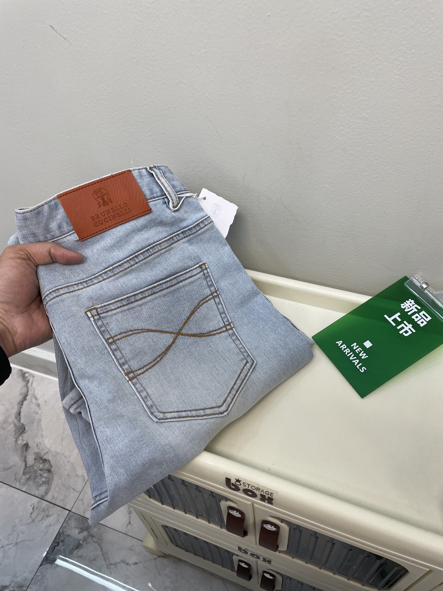 NO:142125,BC. Beirunet 25//Exclusive original replica details and accessories in spring and summer perfect quality. Original price, fashionable blue style, classic and versatile colors for men, elastic sime style, denim jeans counter purchasing quality, hardware accessories are luxurious, thickness and thickness perfectly match the replacement of old-fashioned retro trendy colors, ubiquitous three-dimensional tailoring details. Details determine success or failure. Dollar and American quality sizes 29-38 are 35 sizes without 37 sizes, jeans, alexander wang19860909BC.贝鲁内里 25//春夏独家原版复刻细节辅料 完美品相 原价大洋入购男士时髦蓝系潮流不俗经典百搭色 弹力sime版型 丹宁牛仔裤专柜代购品质 五金配件奢华感十足 厚薄程度正好完美衔接春夏两季的更替做旧感的复古潮流色系无处不在的立体剪裁细节 细节决定成败元美品相尺码29-38有35码无37码,,jeans,alexander wang,Men's clothing