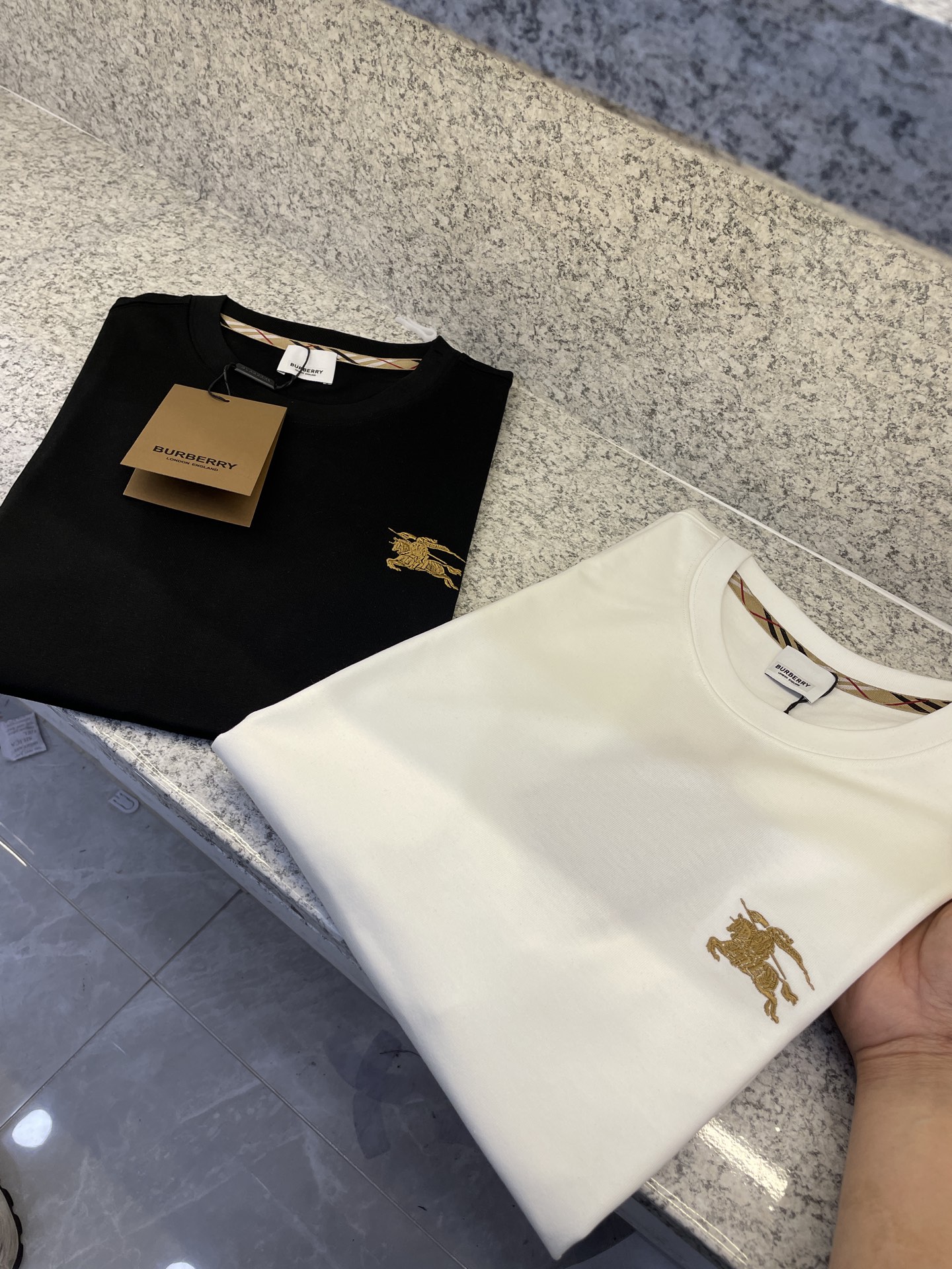 NO:142166,BBR Borgli 25//Ss Hua New Products First Spring and Summer Counter, Perfect Quality, The Latest Short Sleeve Round Neck T-shirt High-end Customization, Avant-garde and Fashionable Design!  Brand logo heavy craftsmanship design high-end custom long velvet European cotton 180g fabric feels soft and comfortable to wear. The counter-level exquisite car line is fine. The upper body effect is invincible and handsome!  A must-have item for handsome men!  Code number M-3XL, T-shirt,tees,t-shirt,alexander wang19860909BBR博格丽25//ss华新品春夏首发专柜 品相完美 最新款短袖圆领T恤高端订制 设计前卫时尚！品牌logo重工艺设计高端定制长绒欧棉180克面料手感柔软.穿着舒适.专柜级别精致车线.做工精细.上身效果无敌帅气！型男必备单品！码数M-3XL,,T-shirt,tees，t-shirt,alexander wang,Men's clothing