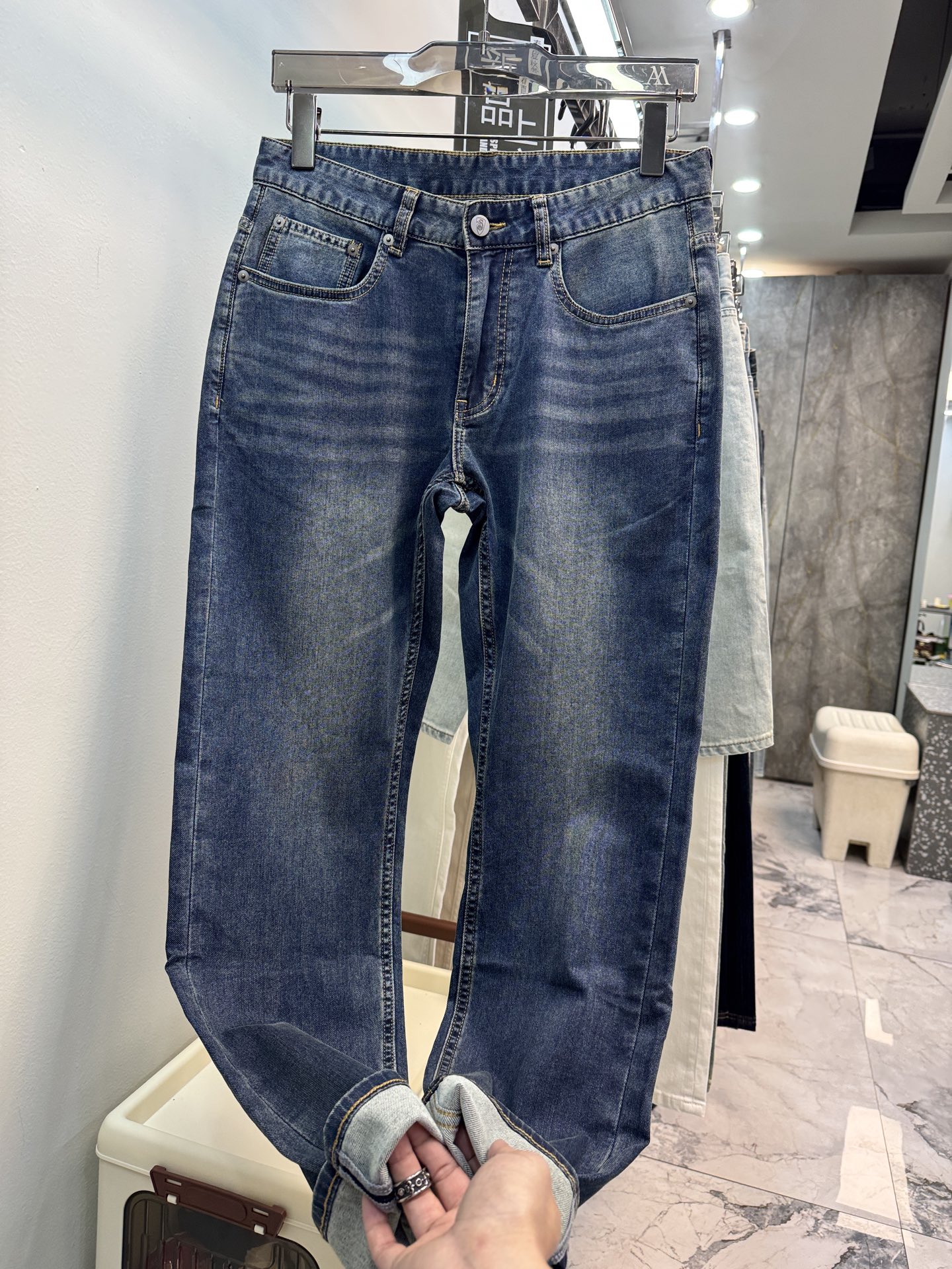 BBR Bogarly: 25 Years of Luxurious Men’s Tailoring with Simple, Comfortable Designs - 图片 5