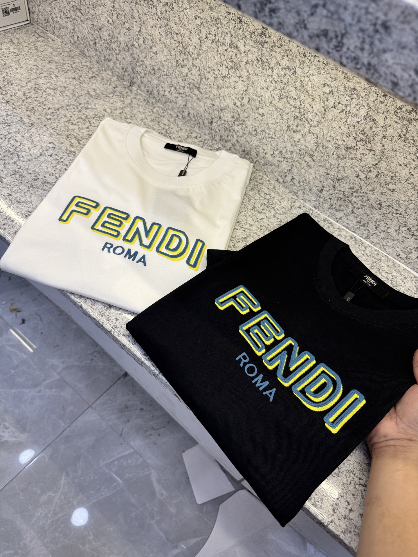 NO:486196,.FIND FenDi 25//ss main New product spring and summer first launch counter, perfect appearance, the latest short-sleeved round neck T-shirt high-end customization, avant-garde and fashionable design!  Brand logo heavy craftsmanship design high-end custom long velvet European cotton 180g fabric feels soft and comfortable to wear. The counter-level exquisite car line is fine. The upper body effect is invincible and handsome!  A must-have item for handsome men!  Code number M-3XL, T-shirt,tees,t-shirt,alexander wang19860909.FIND芬滴25//ss 主 新品春夏首发专柜 品相完美 最新款短袖圆领T恤高端订制 设计前卫时尚！品牌logo重工艺设计高端定制长绒欧棉180克面料手感柔软.穿着舒适.专柜级别精致车线.做工精细.上身效果无敌帅气！型男必备单品！码数M-3XL,,T-shirt,tees，t-shirt,alexander wang,Men's clothing