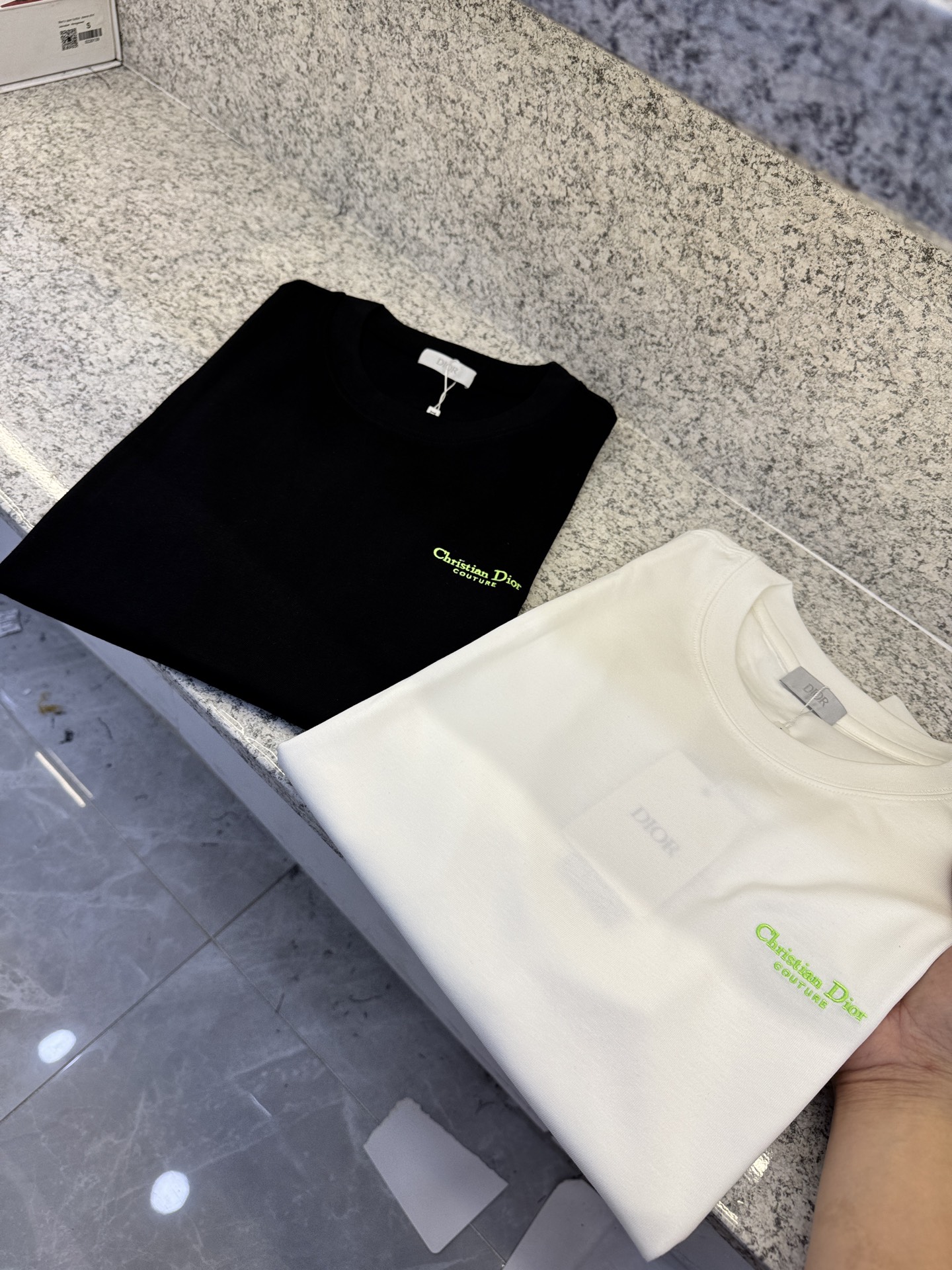 NO:486191,. CD Di'ao 25//ss main New product spring and summer first launch counter, perfect appearance, the latest short-sleeved round neck T-shirt high-end customization, avant-garde and fashionable design!  Brand logo heavy craftsmanship design high-end custom long velvet European cotton 180g fabric feels soft and comfortable to wear. The counter-level exquisite car line is fine. The upper body effect is invincible and handsome!  A must-have item for handsome men!  Code number M-3XL, T-shirt,tees,t-shirt,alexander wang19860909. CD迪澳25//ss 主 新品春夏首发专柜 品相完美 最新款短袖圆领T恤高端订制 设计前卫时尚！品牌logo重工艺设计高端定制长绒欧棉180克面料手感柔软.穿着舒适.专柜级别精致车线.做工精细.上身效果无敌帅气！型男必备单品！码数M-3XL,,T-shirt,tees，t-shirt,alexander wang,Men's clothing