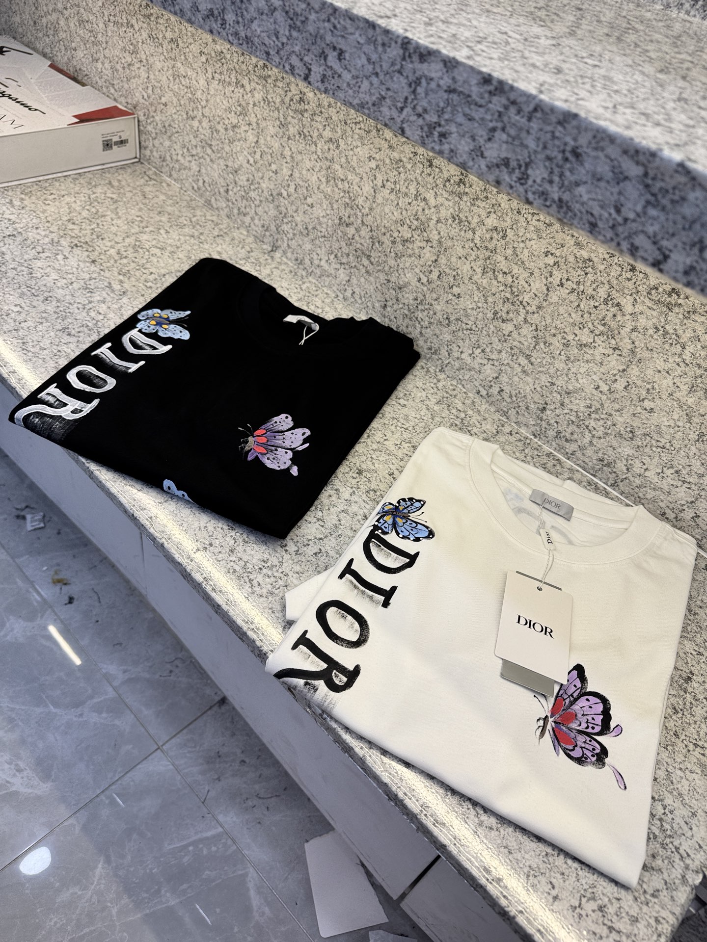 NO:486187,.CD Di'ao 25//ss main New product spring and summer first launch counter, perfect appearance, the latest short-sleeved round neck T-shirt high-end customization, avant-garde and fashionable design!  Brand logo heavy craftsmanship design high-end custom long velvet European cotton 180g fabric feels soft and comfortable to wear. The counter-level exquisite car line is fine. The upper body effect is invincible and handsome!  A must-have item for handsome men!  Code number M-3XL, T-shirt,tees,t-shirt,alexander wang19860909.CD迪澳25//ss 主 新品春夏首发专柜 品相完美 最新款短袖圆领T恤高端订制 设计前卫时尚！品牌logo重工艺设计高端定制长绒欧棉180克面料手感柔软.穿着舒适.专柜级别精致车线.做工精细.上身效果无敌帅气！型男必备单品！码数M-3XL,,T-shirt,tees，t-shirt,alexander wang,Men's clothing