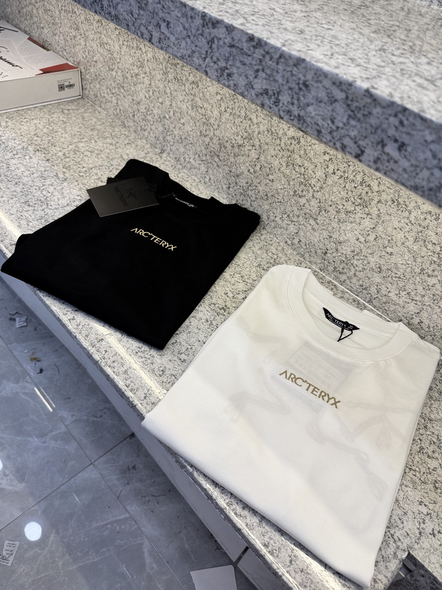 NO:486215,.ARC Story Bird 25//ss main New product spring and summer first launch counter, perfect appearance, the latest short-sleeved round neck T-shirt high-end customization, avant-garde and fashionable design!  Brand logo heavy craftsmanship design high-end custom long velvet European cotton 180g fabric feels soft and comfortable to wear. The counter-level exquisite car line is fine. The upper body effect is invincible and handsome!  A must-have item for handsome men!  Code number M-3XL, T-shirt,tees,t-shirt,alexander wang19860909.ARC史祖鸟25//ss 主 新品春夏首发专柜 品相完美 最新款短袖圆领T恤高端订制 设计前卫时尚！品牌logo重工艺设计高端定制长绒欧棉180克面料手感柔软.穿着舒适.专柜级别精致车线.做工精细.上身效果无敌帅气！型男必备单品！码数M-3XL,,T-shirt,tees，t-shirt,alexander wang,Men's clothing