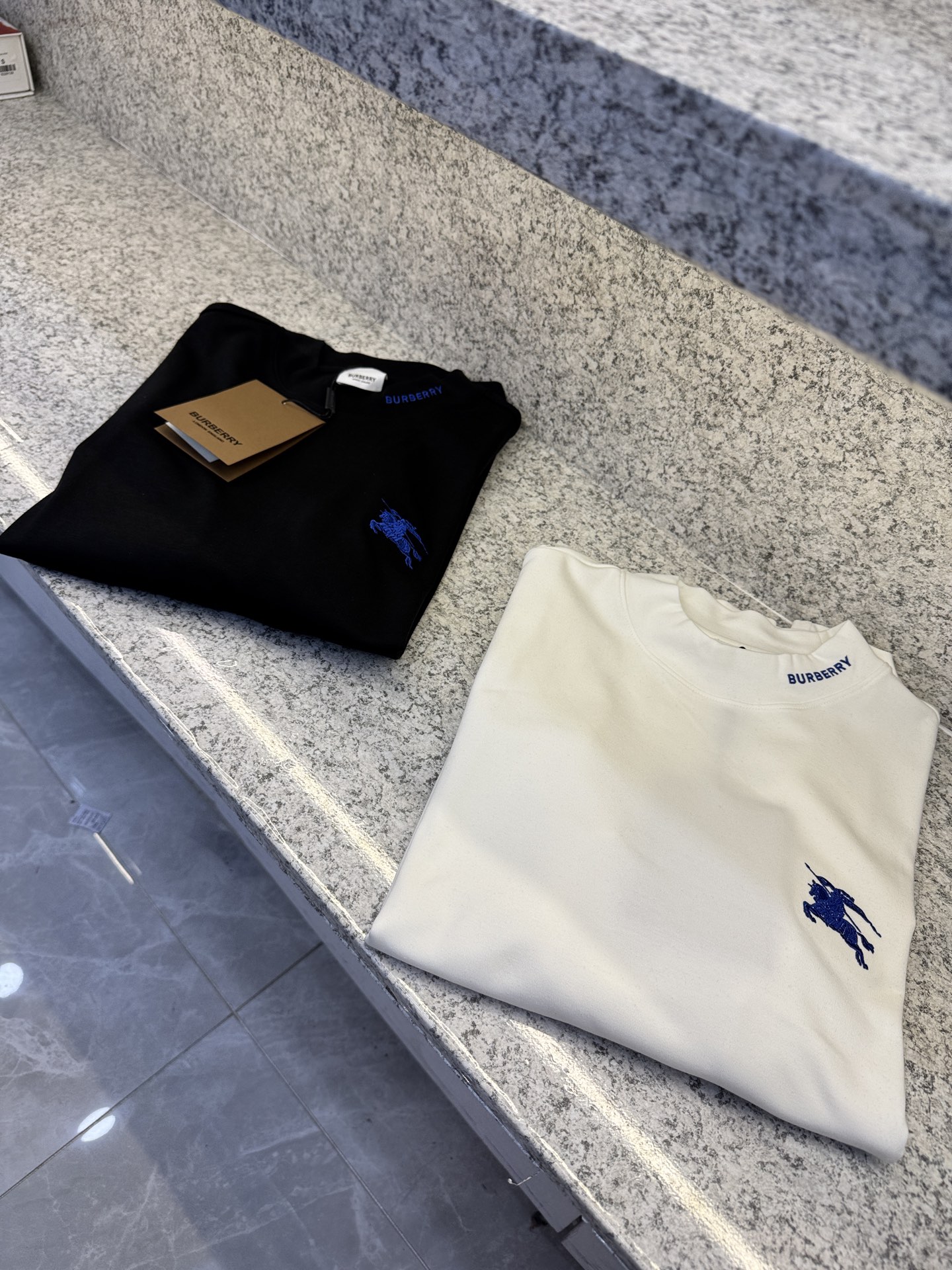 NO:546816,BBR Borgli 25s autumn and winter new products arrive with half high neck long velvet sleeve design thick bottom thin velvet, seasonal cost-effective hot selling models, close-fitting skin-friendly soft and smooth. The top quality of the new element counter official website hot-promotion products show the super high recognition, simple and elegant without losing the style and versatile style!  Heavy double strand long velvet cotton sweatshirt design short sleeve size S-2XL normal code S code equivalent to regular M code, hoodie, sweatshirts, T-shirt, alexander wang19860909BBR博格丽25s秋冬新品到货半高领长绒袖设计厚款底拉薄薄绒 季节性价比热卖款 贴身亲肤软滑 新元素专柜官网热推产品顶级品质彰显超高辨识简洁大方而又不失格调百搭款！重双股长绒棉卫衣设计短袖 尺码S-2XL正常码s码相当于常规M码,,hoodie,sweatshirts,T-shirt,alexander wang,Men's clothing