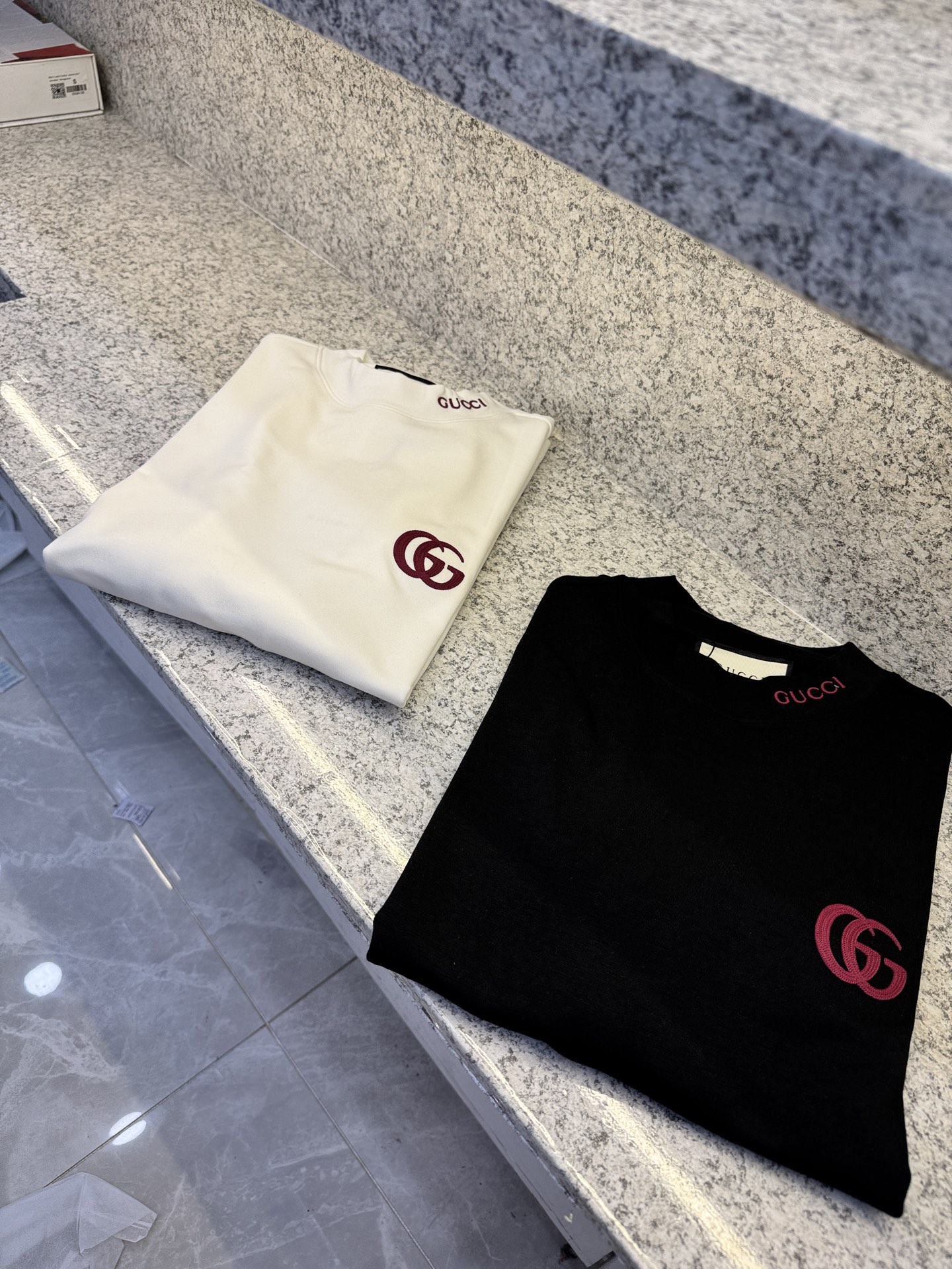 NO:546832,GUGCI Guyi 25s autumn and winter new products arrive with half high neck long velvet sleeve design thick bottom thin velvet, seasonal cost-effective hot selling models, close-fitting skin-friendly soft and smooth, new element counter official website hot-promotion products with top quality highlights super high recognition, simple and elegant without losing style and versatile style!  Heavy double strand long velvet cotton sweatshirt design short sleeve size S-2XL normal code S code equivalent to regular M code, hoodie, sweatshirts, T-shirt, alexander wang19860909GUGCI古倚25s秋冬新品到货半高领长绒袖设计厚款底拉薄薄绒 季节性价比热卖款 贴身亲肤软滑 新元素专柜官网热推产品顶级品质彰显超高辨识简洁大方而又不失格调百搭款！重双股长绒棉卫衣设计短袖 尺码S-2XL正常码s码相当于常规M码,,hoodie,sweatshirts,T-shirt,alexander wang,Men's clothing