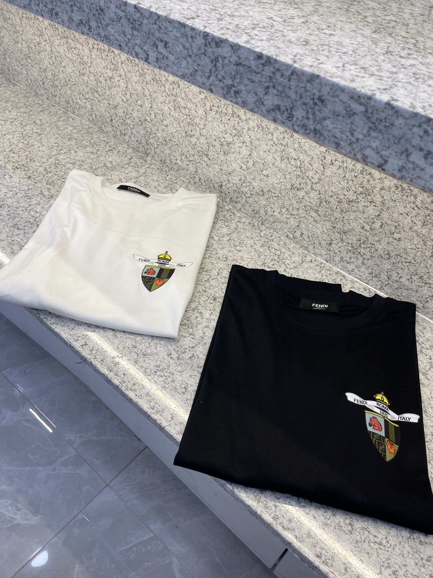 NO:546844,FIND Fendi 25//ss exclusively for the new style of the original single men's casual long-sleeved high-luxury custom fabric Xinjiang long-sleeved cotton soft and comfortable high-version fashionable and versatile imported fabrics with super soft and delicate touch, skin-friendly and comfortable high-end boutique OEM factory made the top body very good. Must-have items for men. M-3XL, fendi, alexander wang19860909FIND芬迪 25//ss秋冬独家专供新款原单男士休闲长袖高奢订制面料新疆长绒棉 绵柔笔挺舒适 高版本 时尚百搭爆款进口面料 手感超柔软细腻 穿着亲肤舒适 高端精品 代工厂精细做上身非常赞 男士必备单品 码数.M-3XL,,fendi,alexander wang,Men's clothing